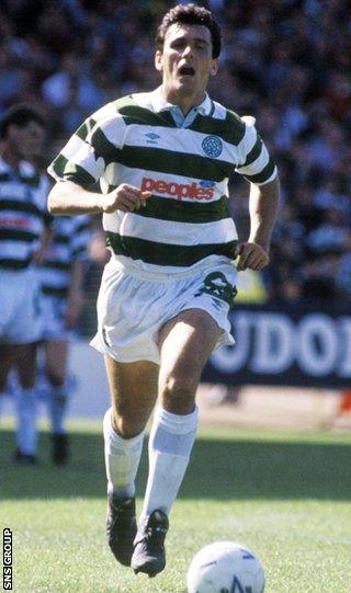 Tony Cascarino in action for Celtic