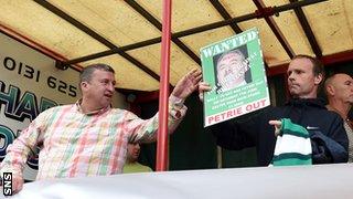 Former Hibernian players Paul Kane and Mickey Weir at a protest against chairman Rod Petrie