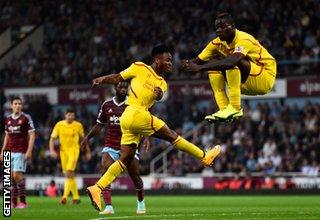 Mario Balotelli levitates