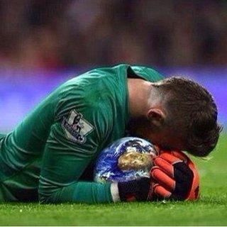 Internet virals about Man United keeper David De Gea include one of him saving the Earth