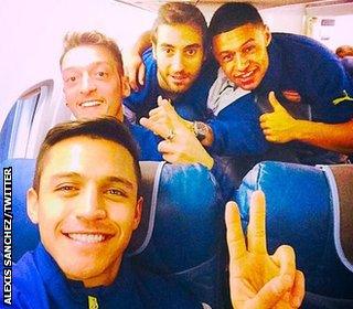 Alexis Sanchez and team-mates