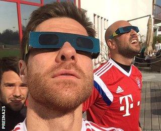 Xabi Alonso, Pepe Reina