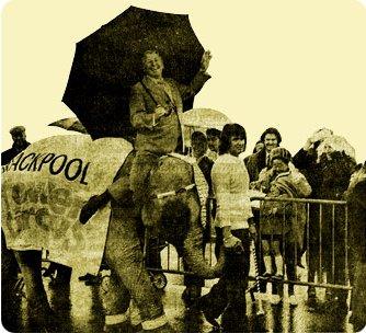 Black and white photo of Johnny Morris at the launch of the zoo on Tower Circus elephant Katsula