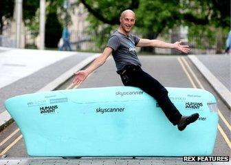 Graeme Obree shows off Beastie