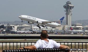 United plane takes off