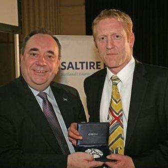 Pelamis founder Richard Yemm received the Saltire Prize Medal for his contribution to the marine renewables sector from First Minister Alex Salmond in 2012