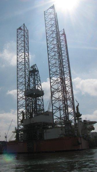 oil rig being warm stacked