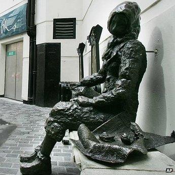 Statue of Eleanor Rigby