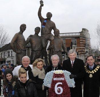 West Ham tribute to Bobby Moore