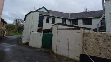 View from street of the former Silver Threads care home