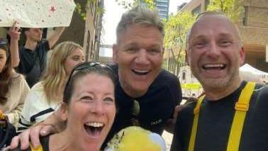 Tom Brown in a selfie with another runner and with Gordon Ramsey in between them. They are all looking at the camera and smiling.