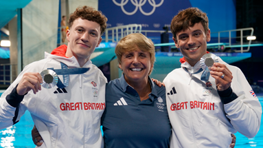 Jane Figueiredo with Tom Daley and Noah Williams, holding their silver medals won at the Paris Olympics