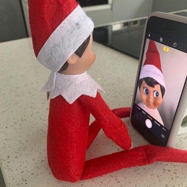 elf using phone