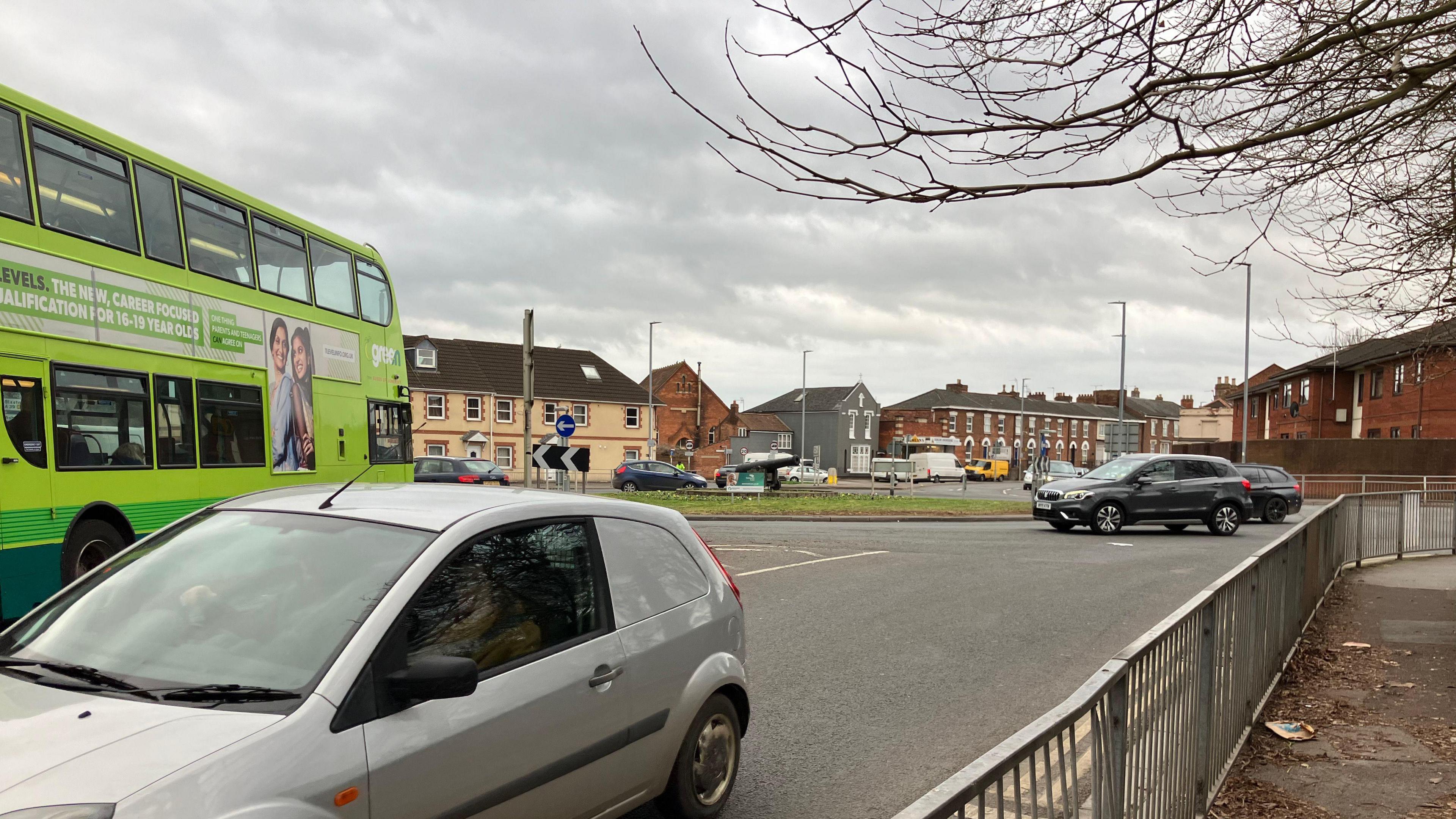 Cross Rifles roundabout