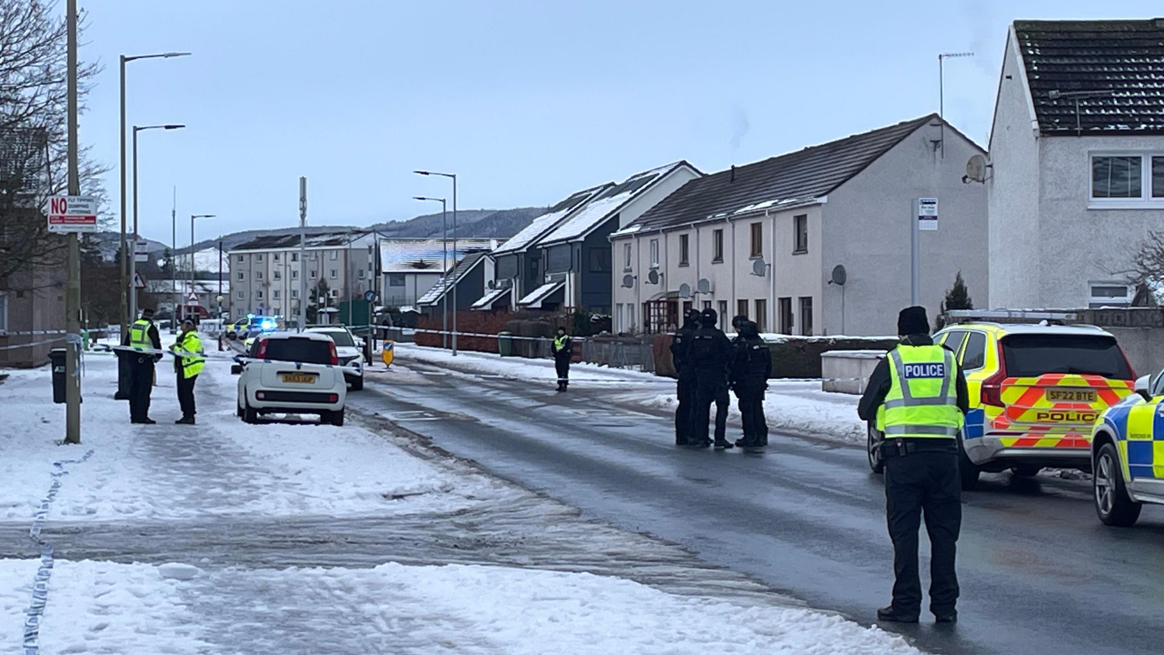 Poilis aig an làraich