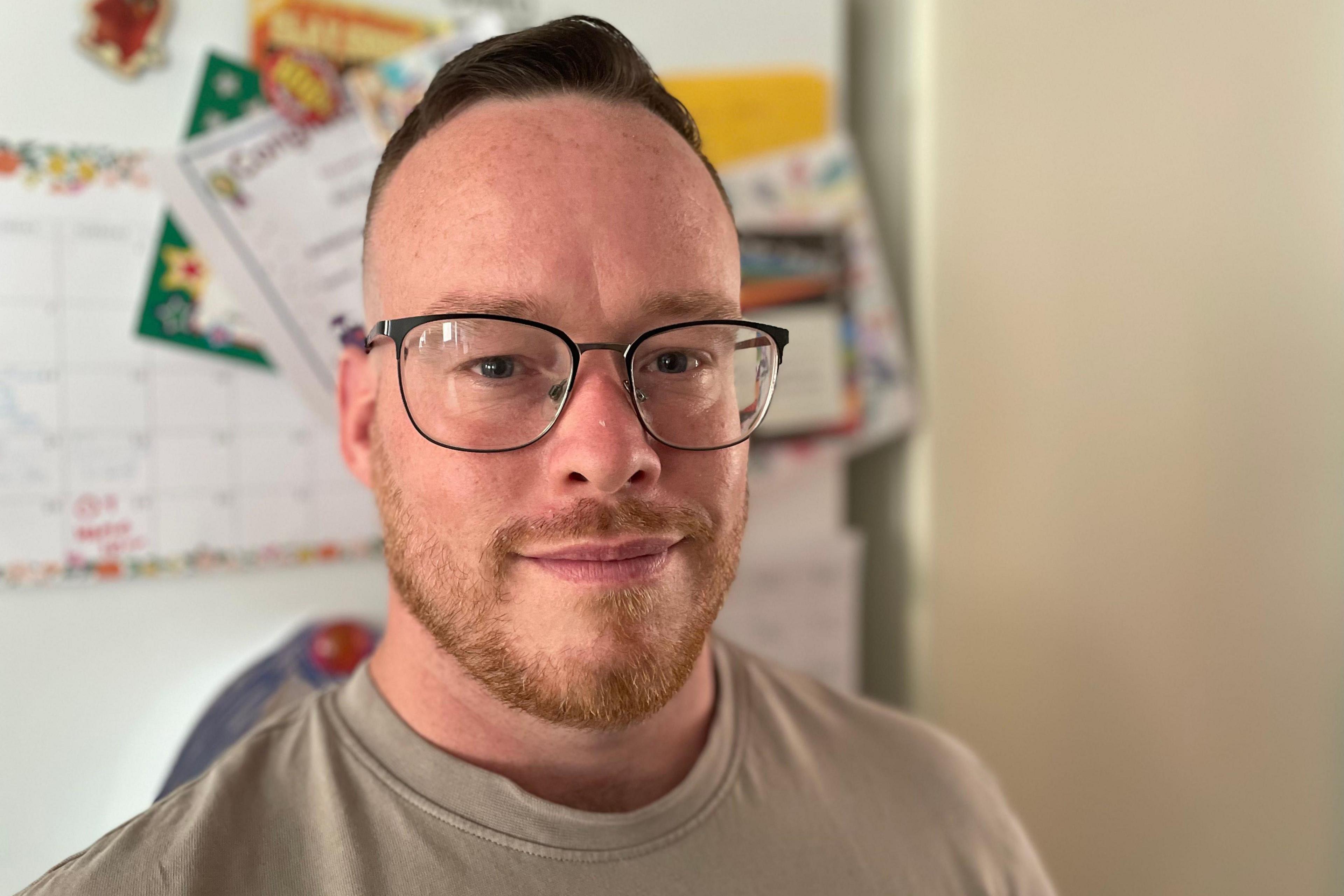 Image of dad Kelham. He has short hair and is wearing glasses.