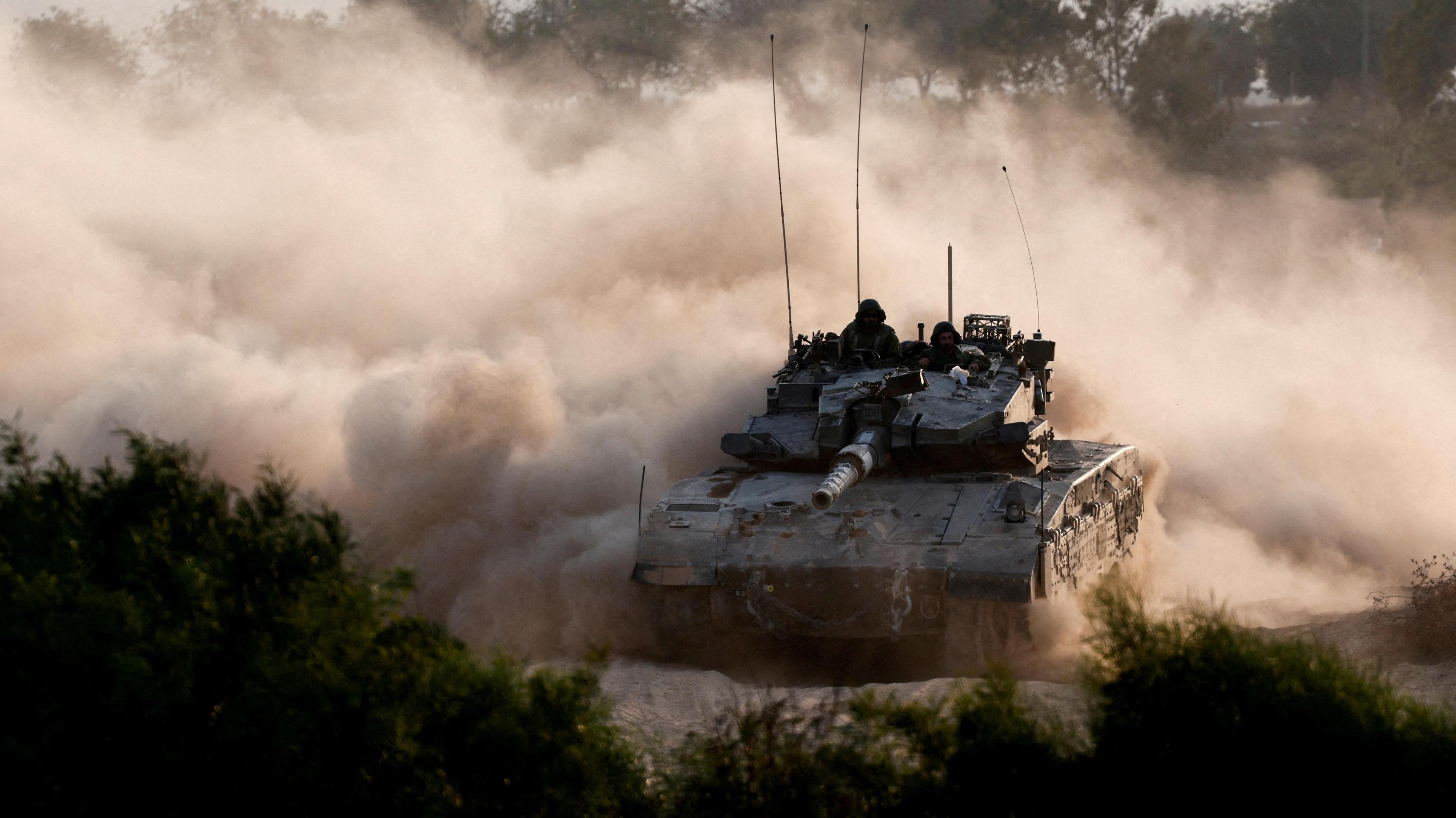 An Israeli tank manoeuvres near the Israel-Gaza border (15 October 2024)