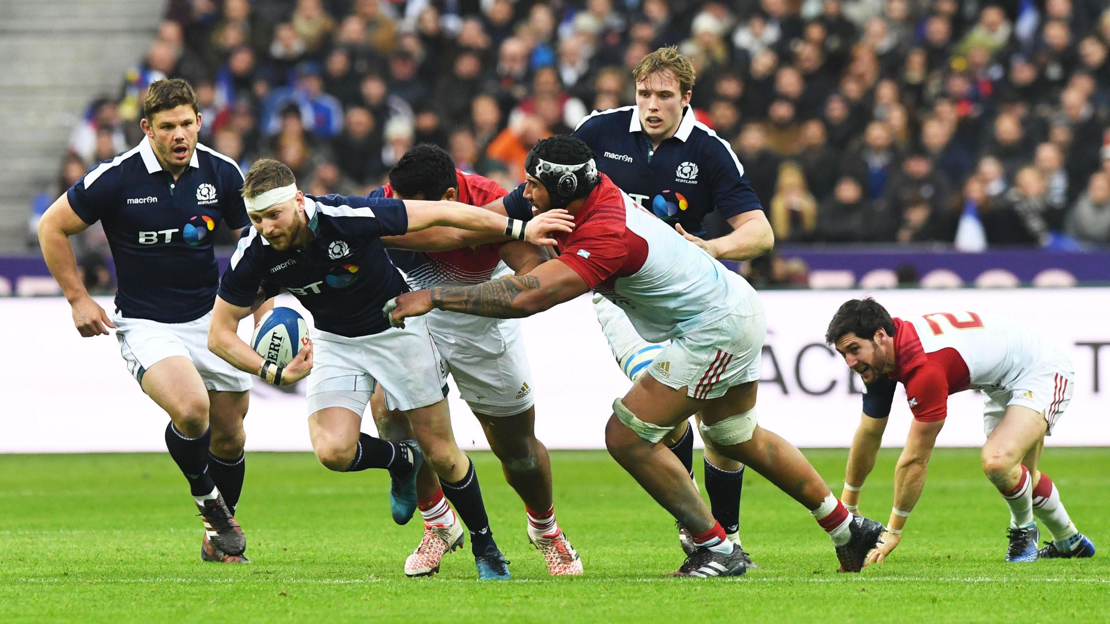 Finn Russell plays against France in 2017