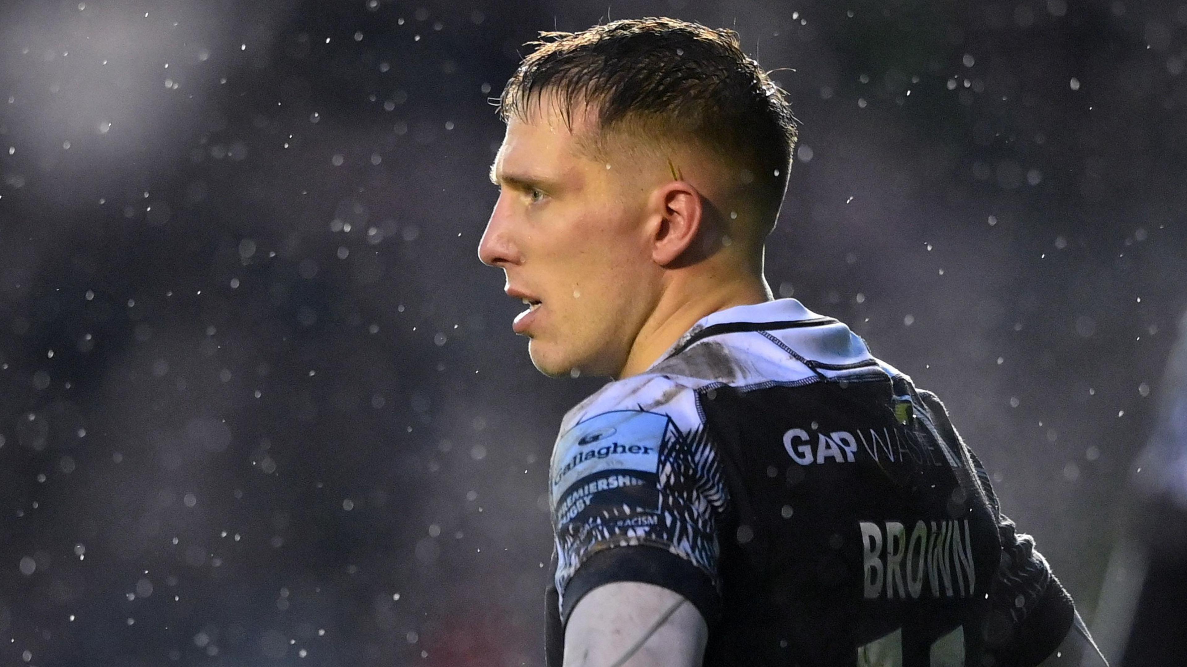 Louis Brown playing for Newcastle Falcons on a very rainy day
