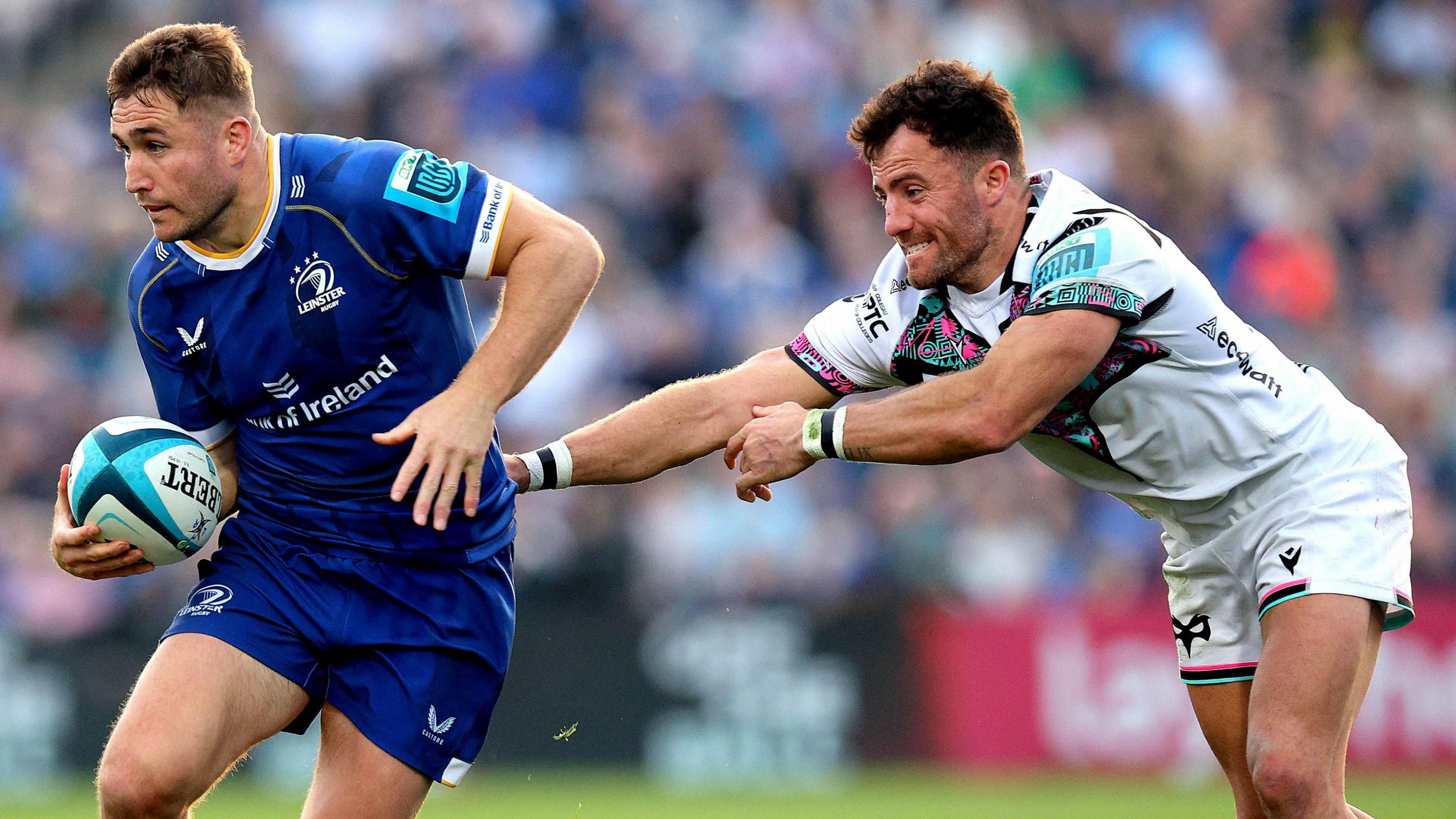 Jordan Larmour carries the ball