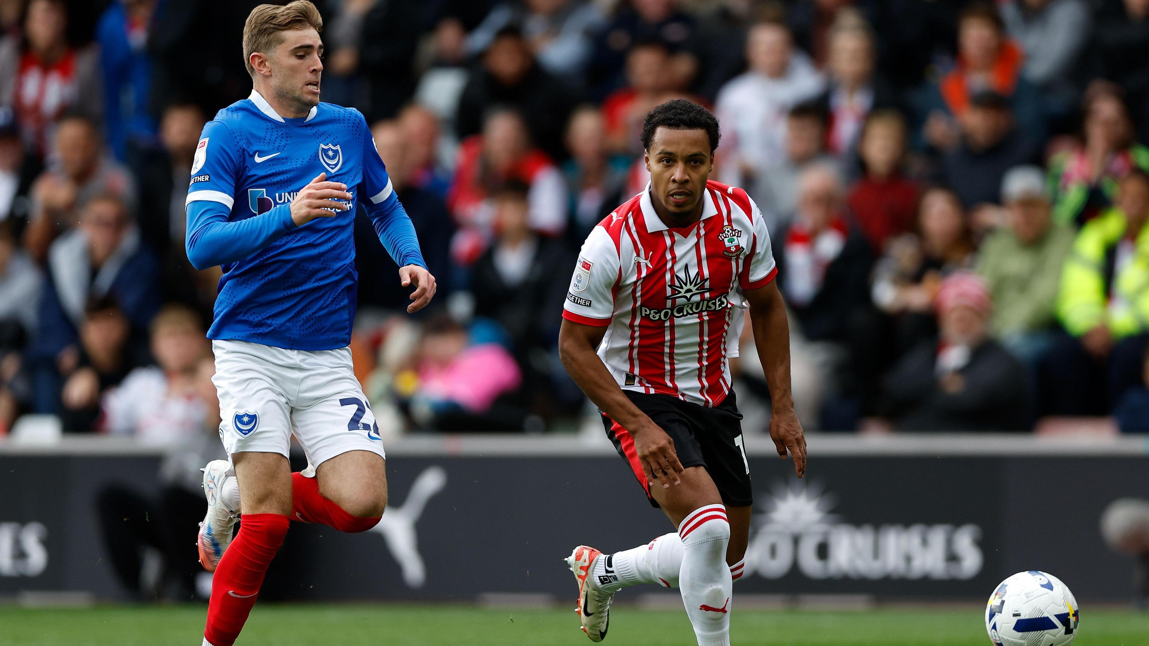 Cameron Archer races away from Zak Swanson