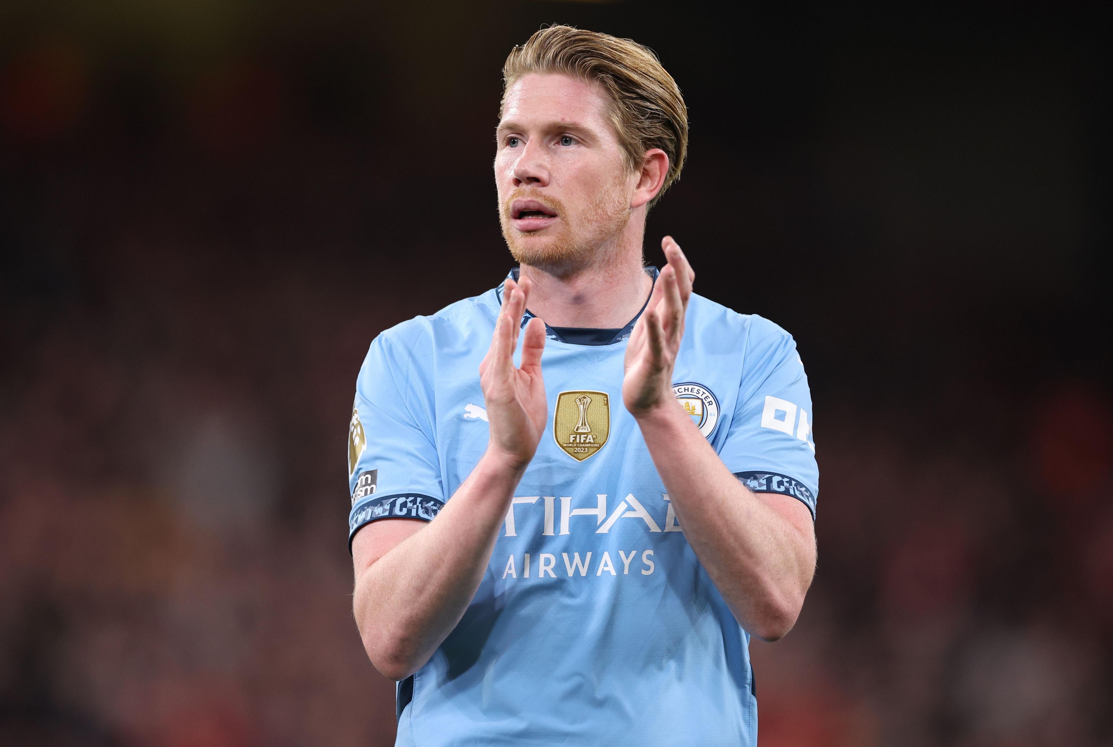 Kevin de Bruyne claps his hands