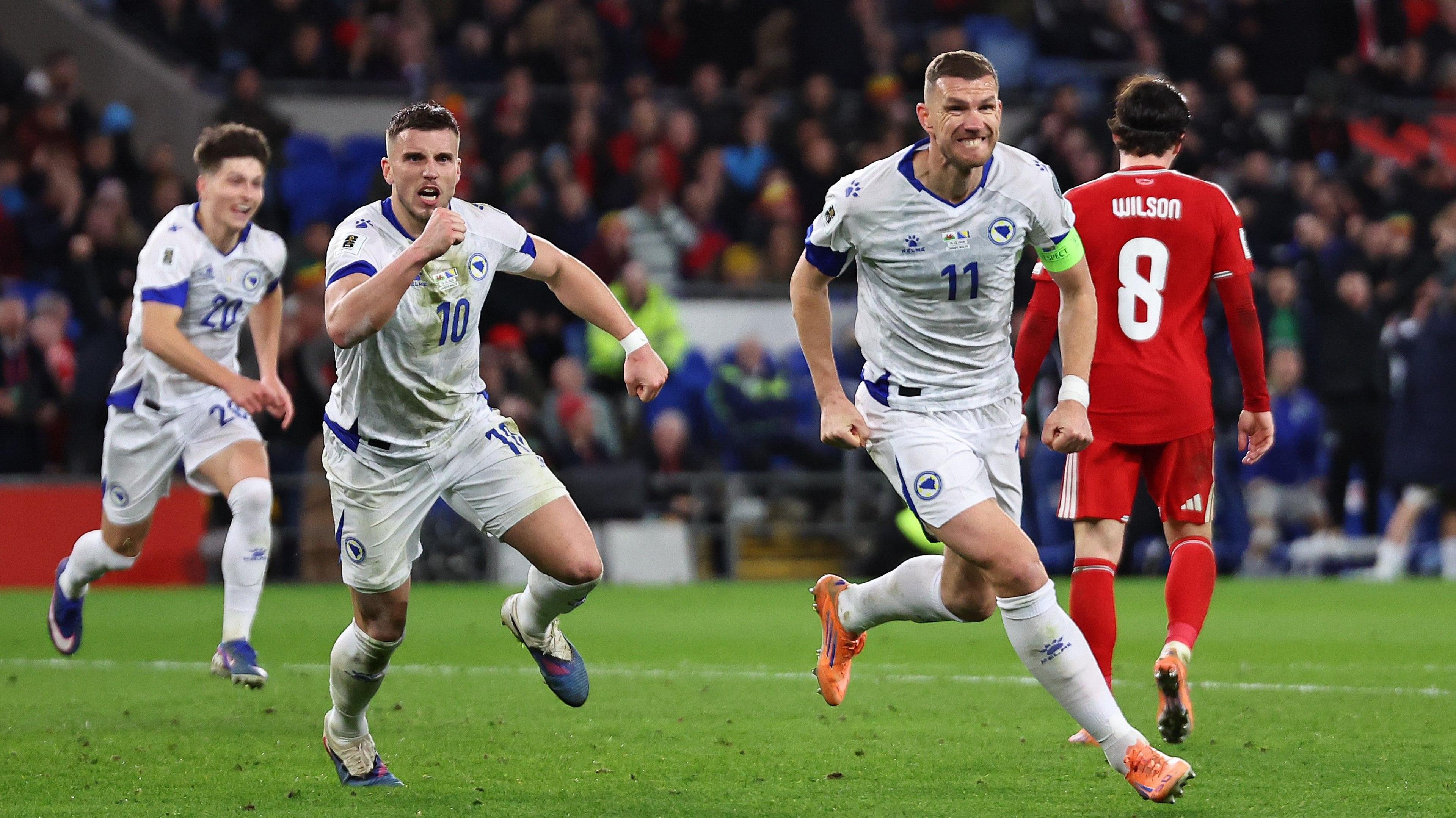 Edin Džeko yn dathlu