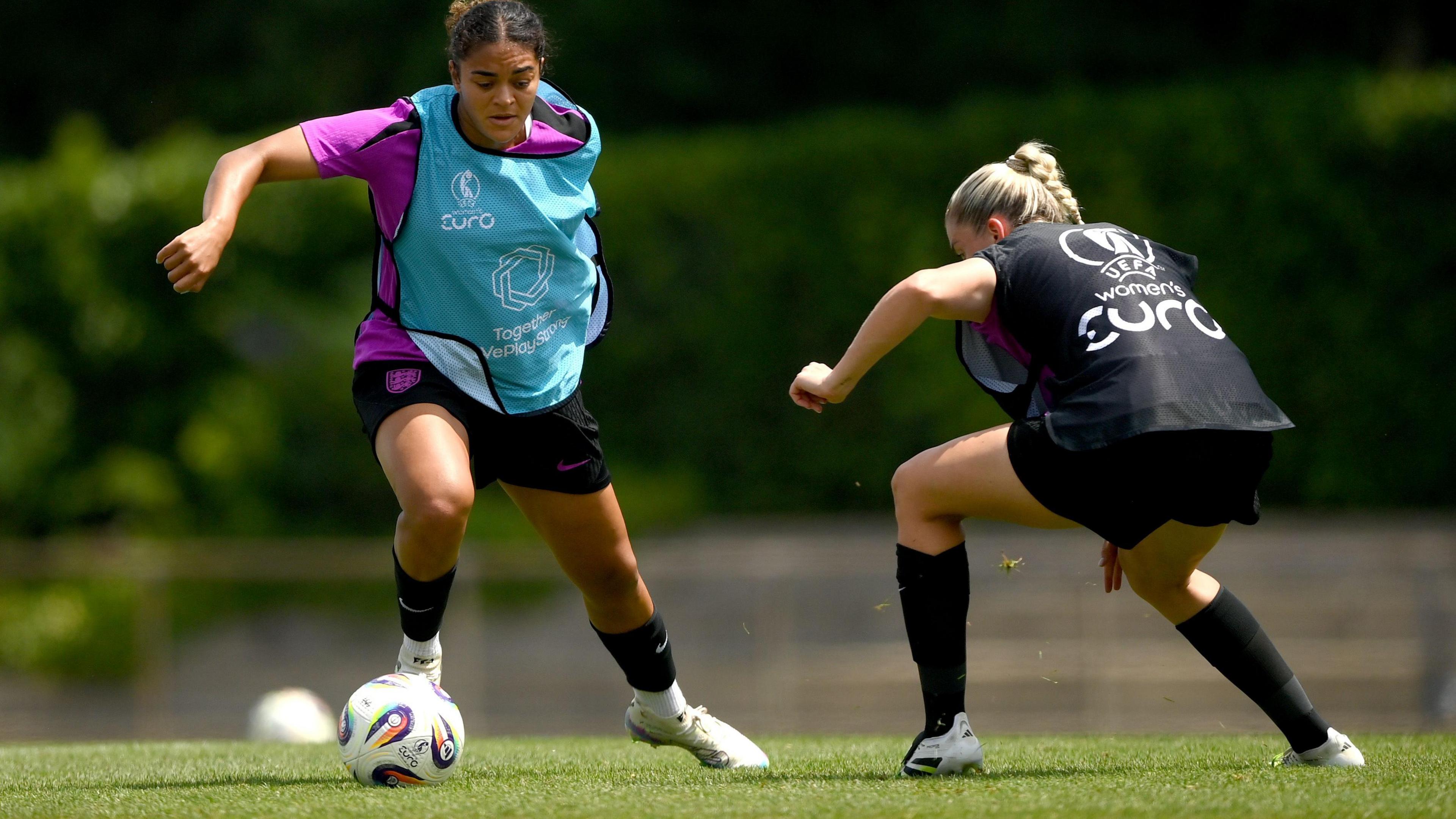 Jess Carter trains with England