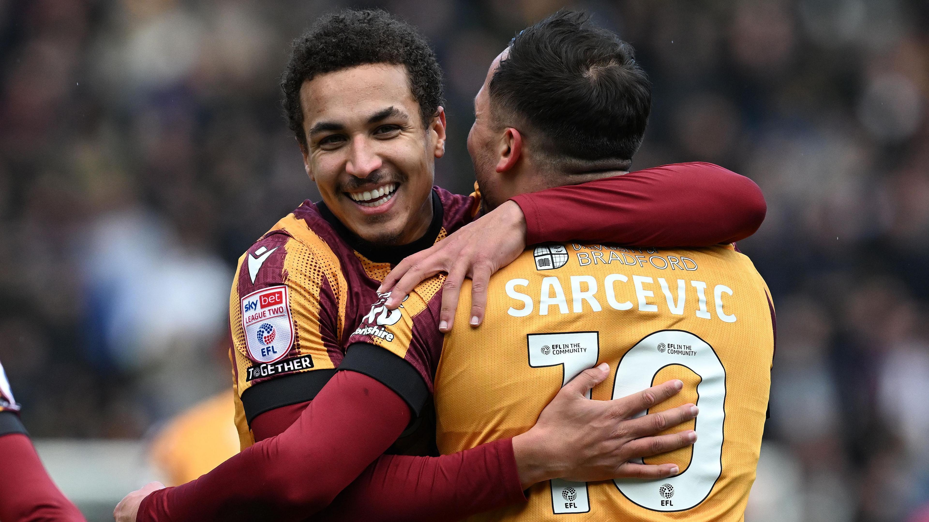 Lewis Richards hugs Antoni Sarcevic