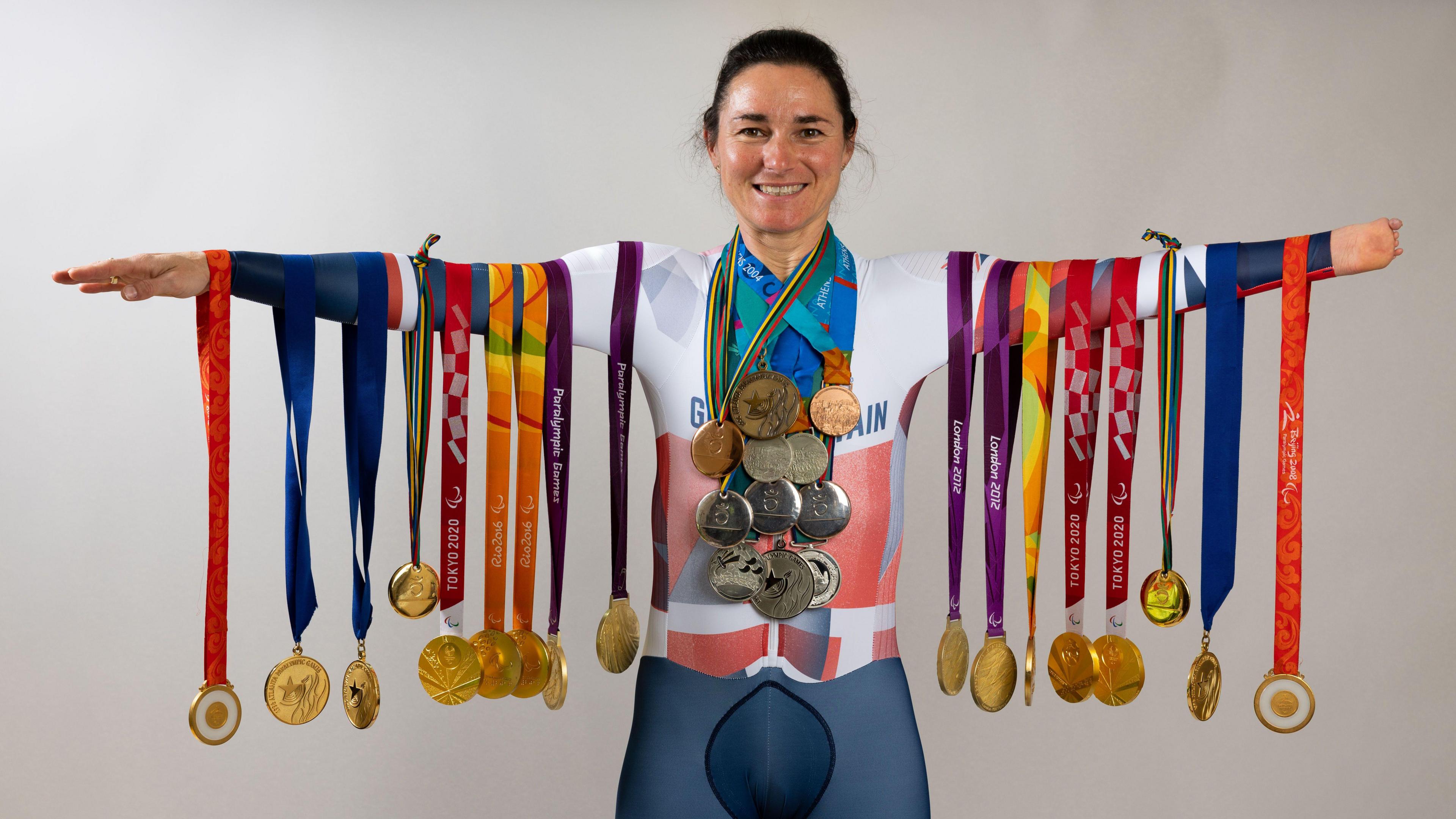 Paralympian Sarah Storey wins record 19th gold medal - BBC Newsround