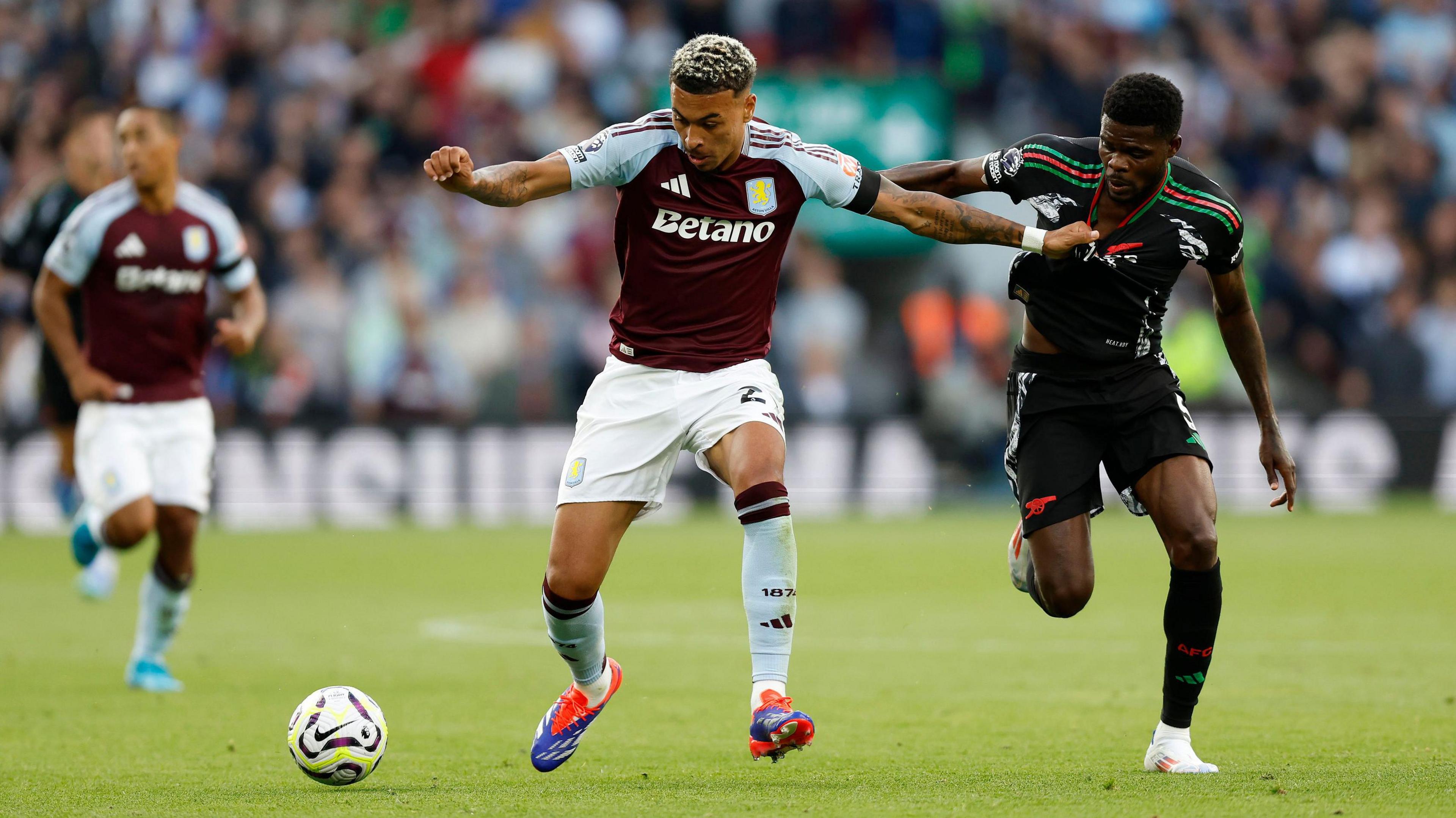 Morgan Rogers dribbles with the ball for Aston Villa against Arsenal