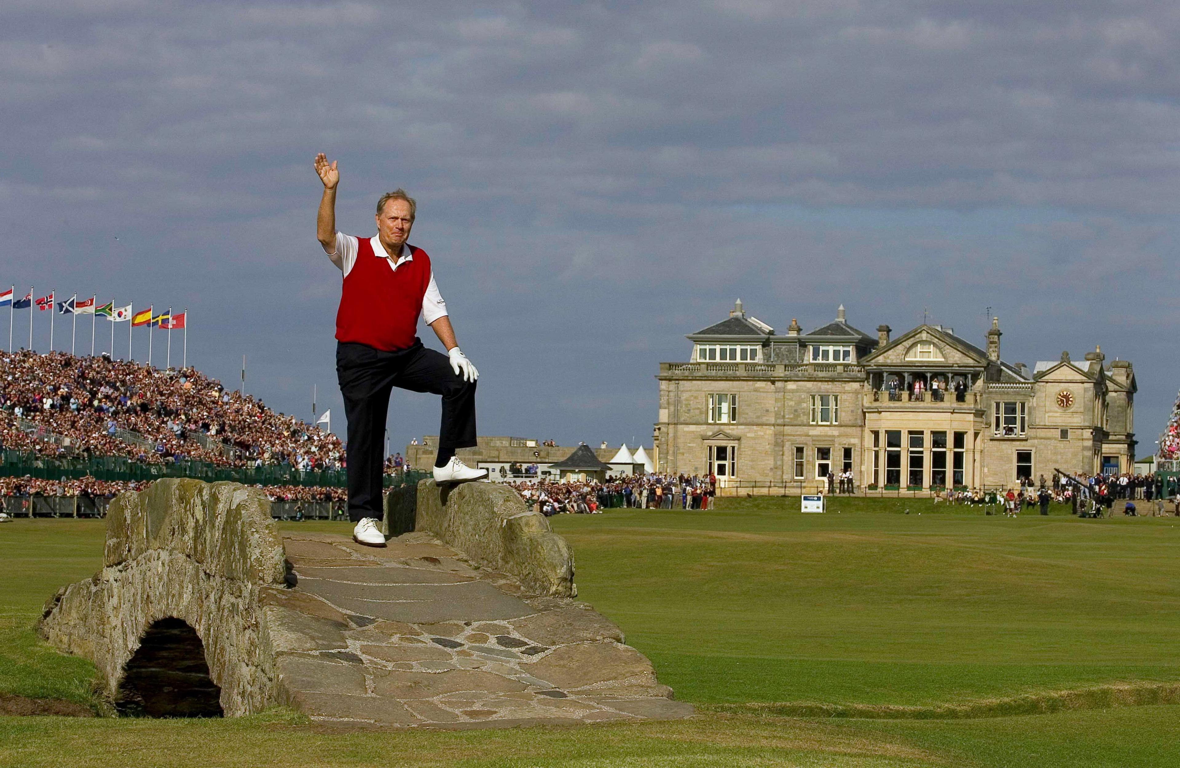 Jack Nicklaus waving to the crowd during his final St Andrews appearance.