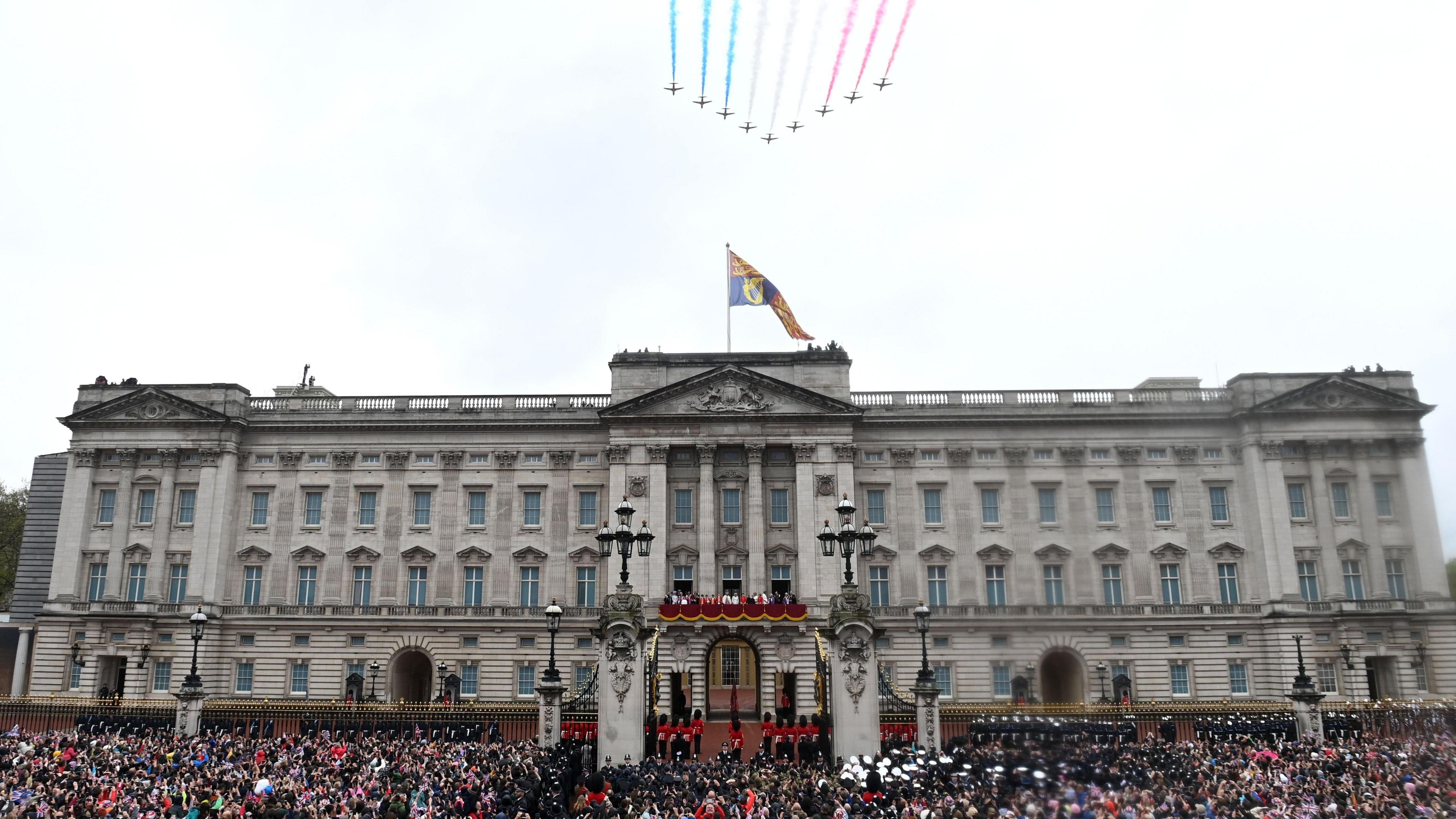 The Red Arrows fly over Buckingham Palace