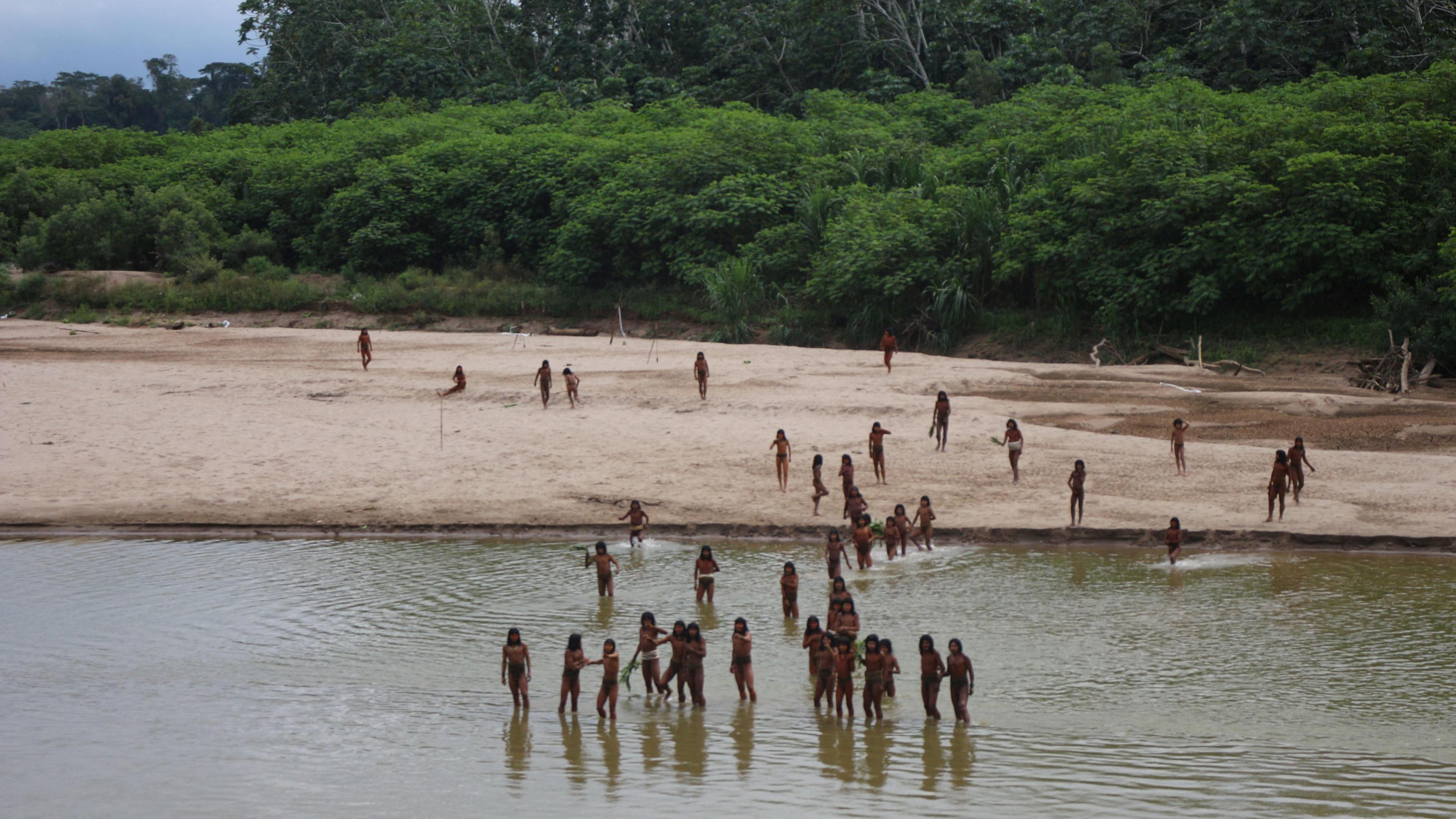 Mashco Piro people close to the banks of the Las Piedras River