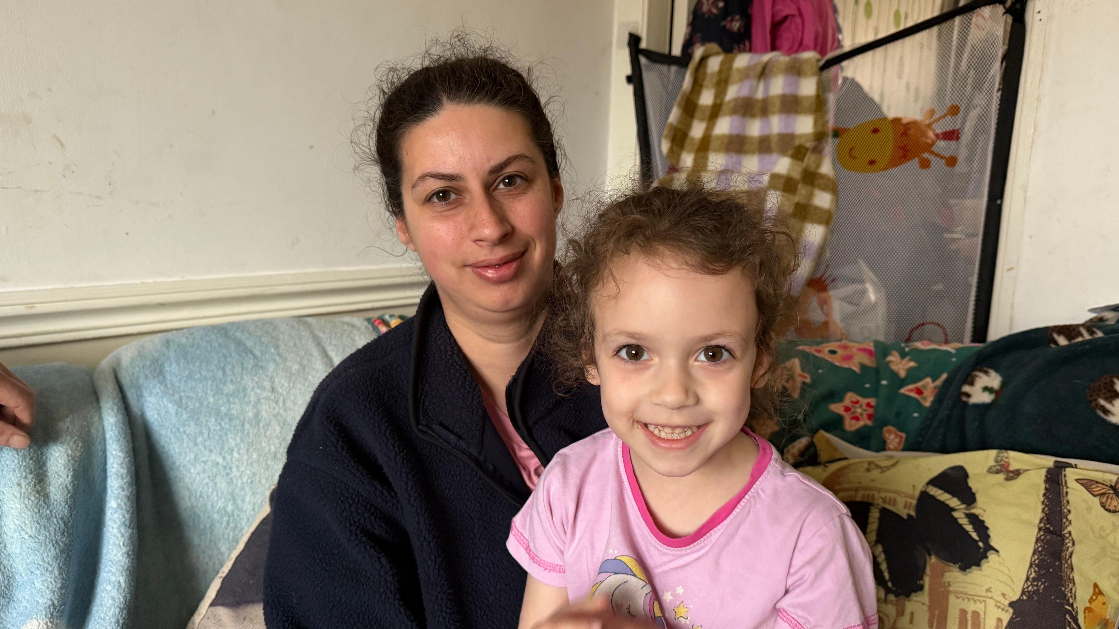 Holly Pugh a'i merch, Isabelle