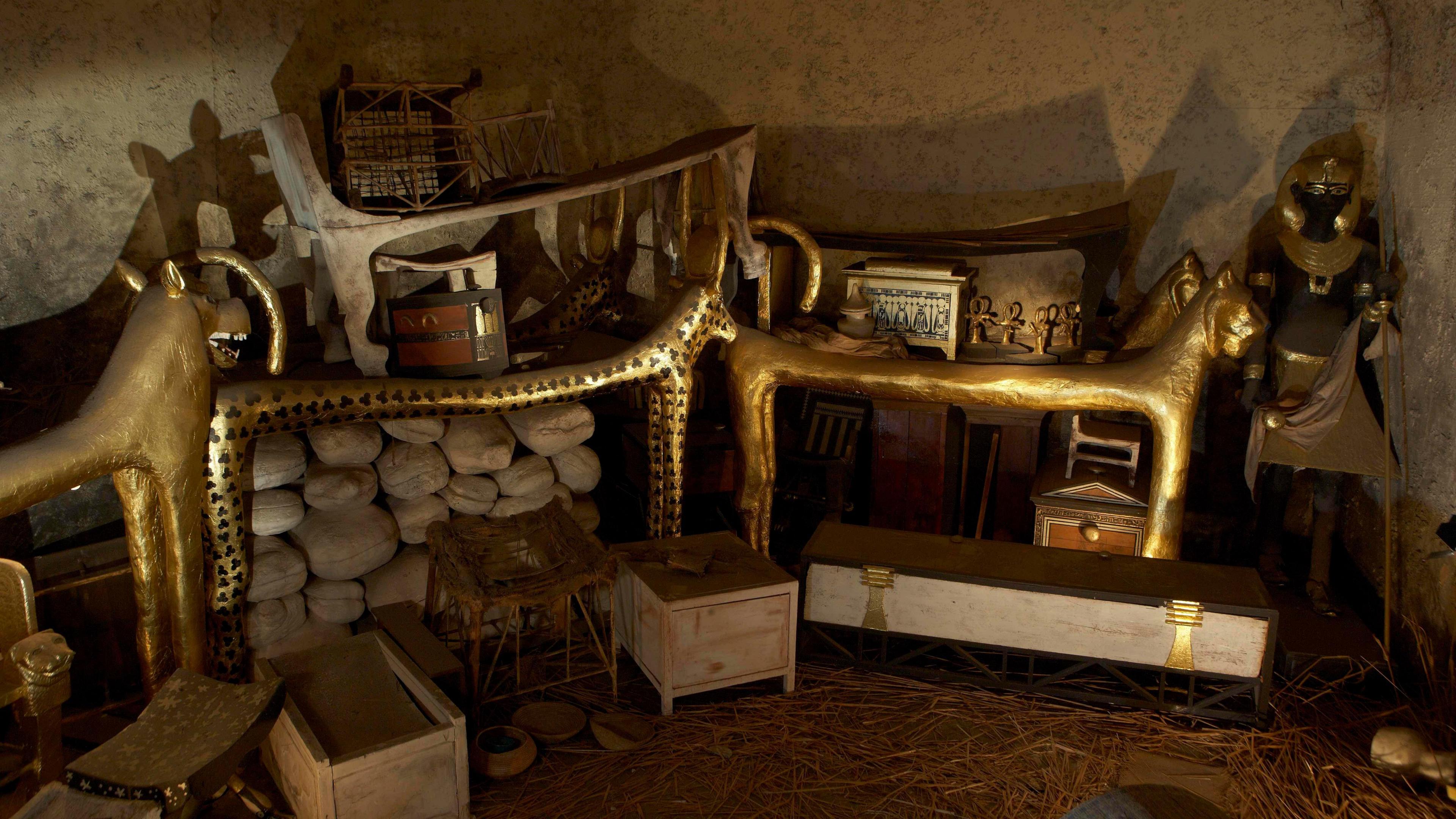 The Tutankhamun Exhibition in the town gives visitors the chance to experience an exact replica of the tomb. This room is the antechamber.