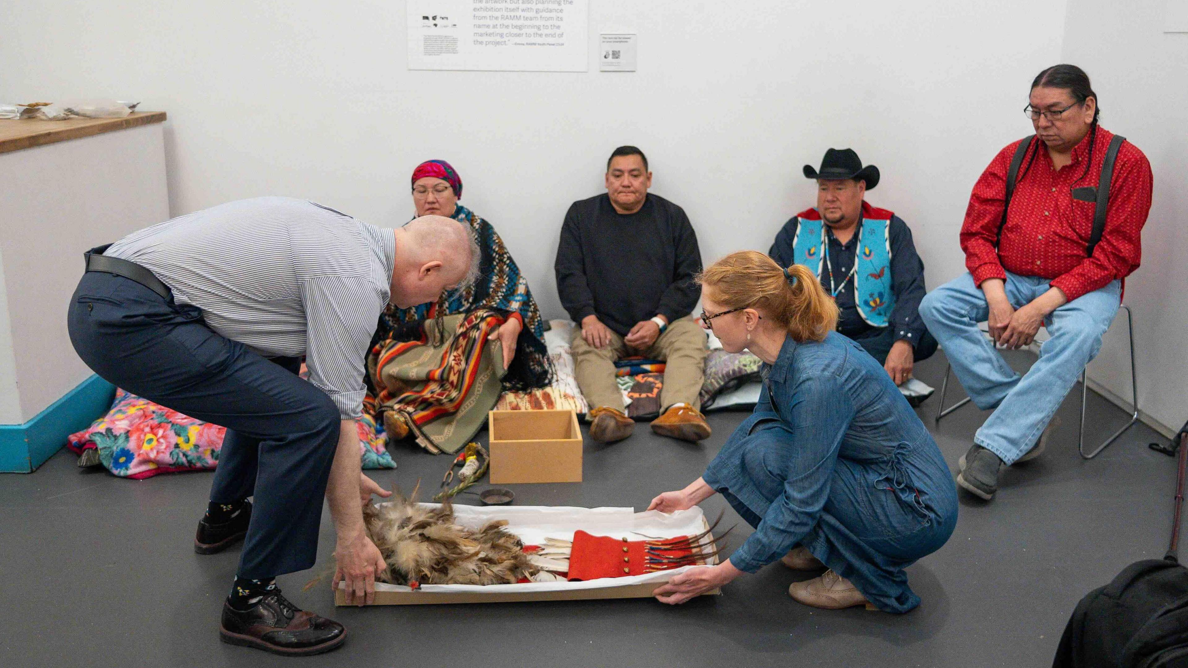 Handing over of headdress