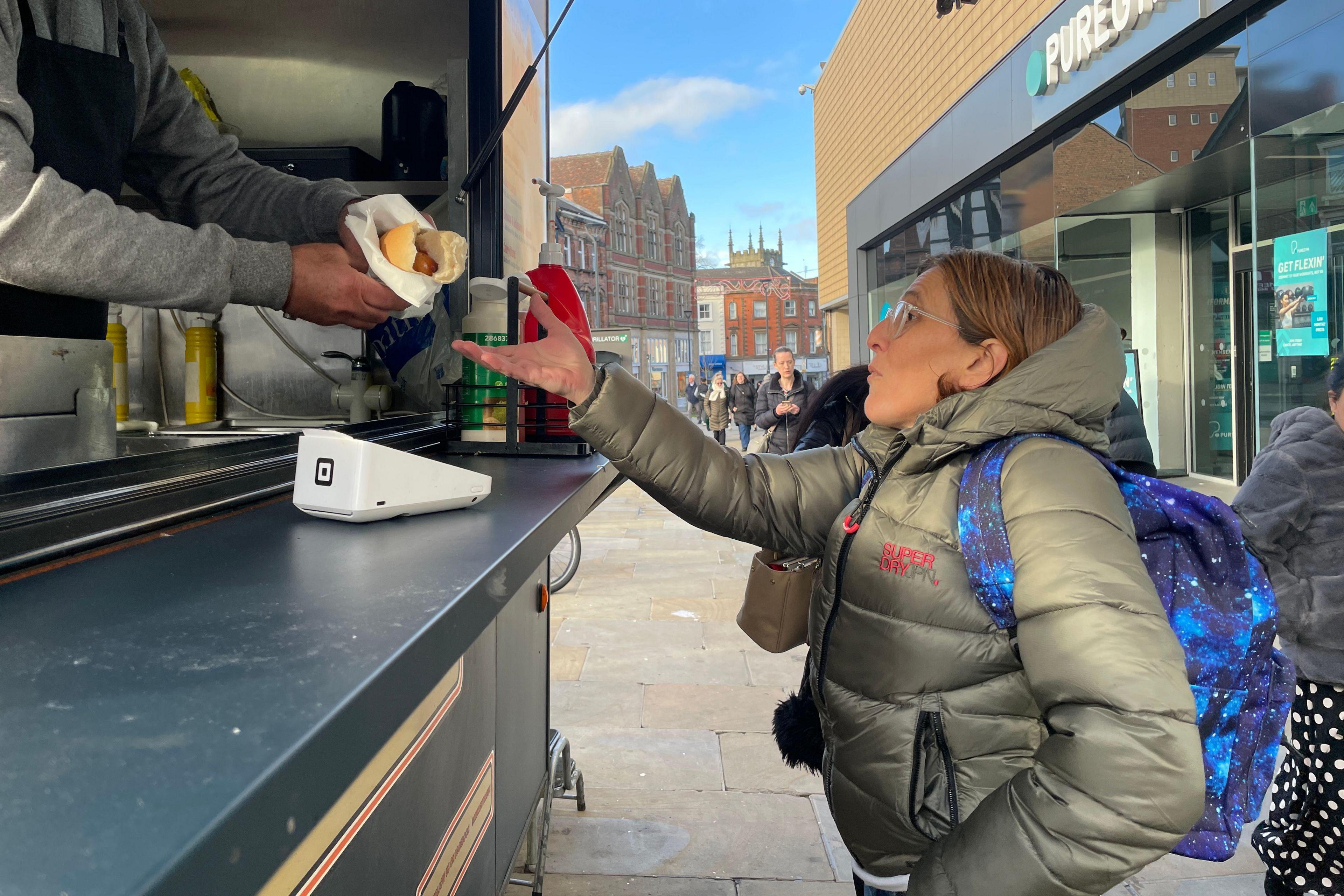 Mireia Salinas buying a hotdog