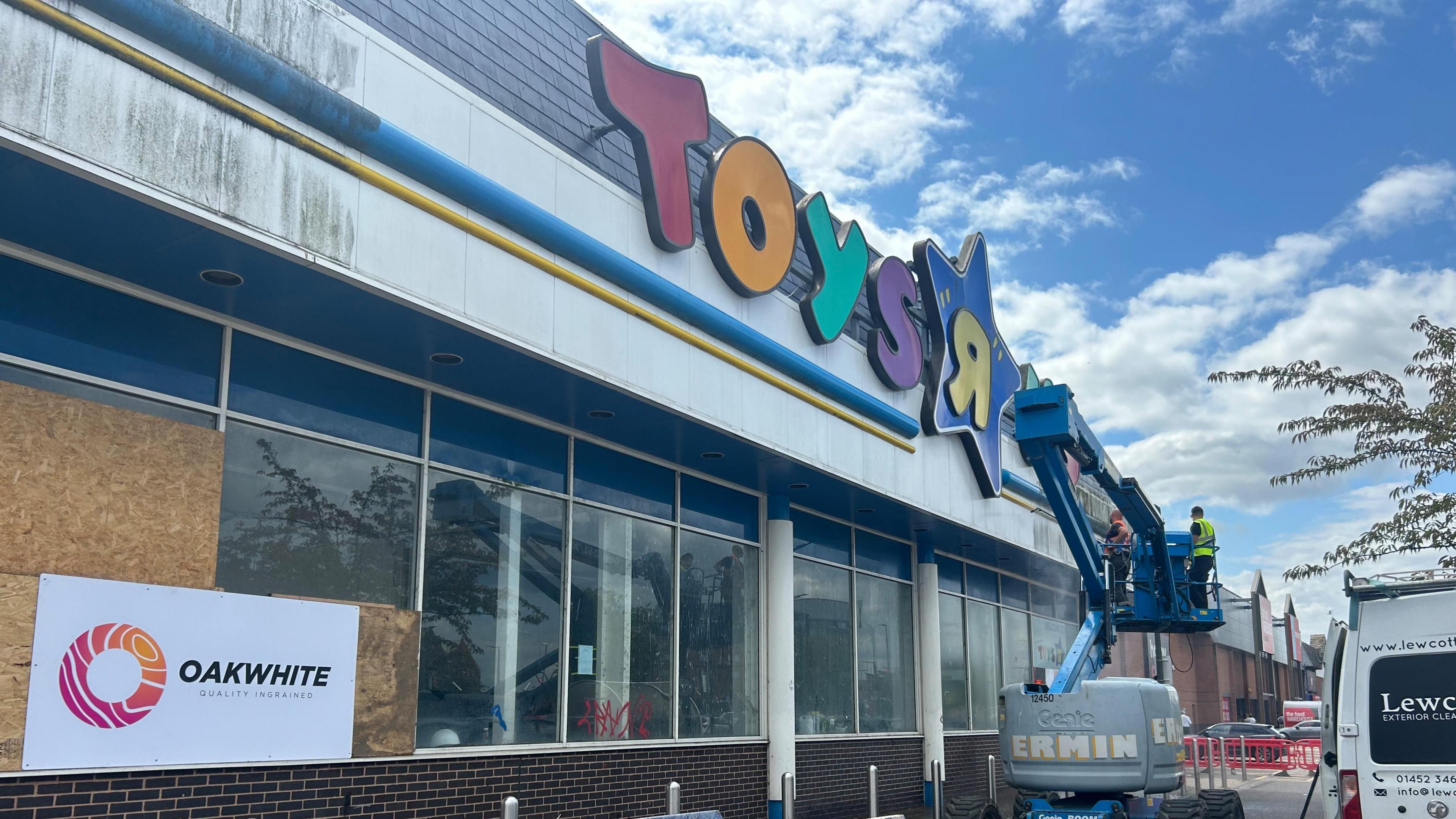 The front of the old Toys“R”Us is being cleaned