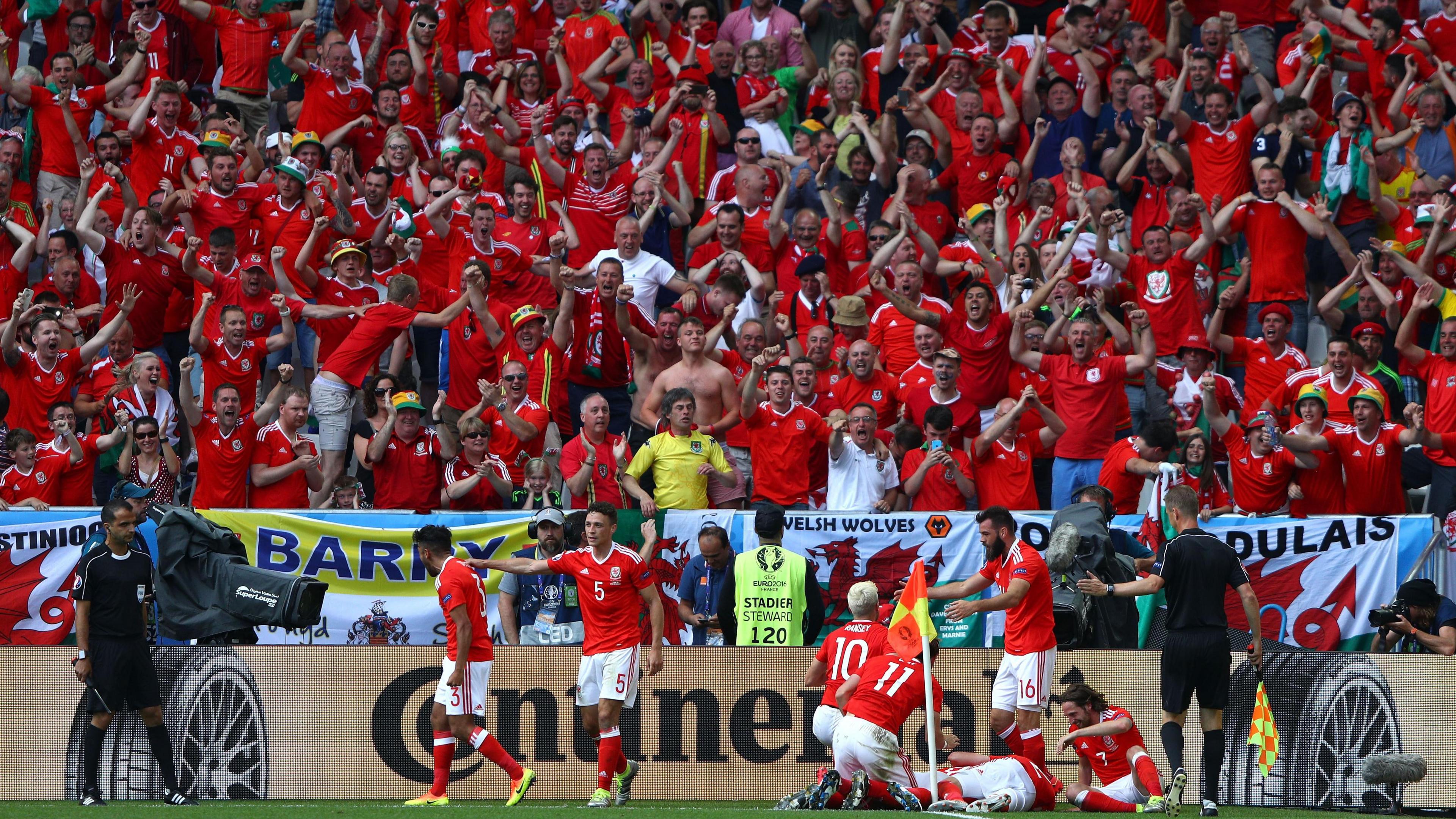 Wales players and fans celebrate Hal Robson-Kanu's winning goal against Slovakia at Euro 2016