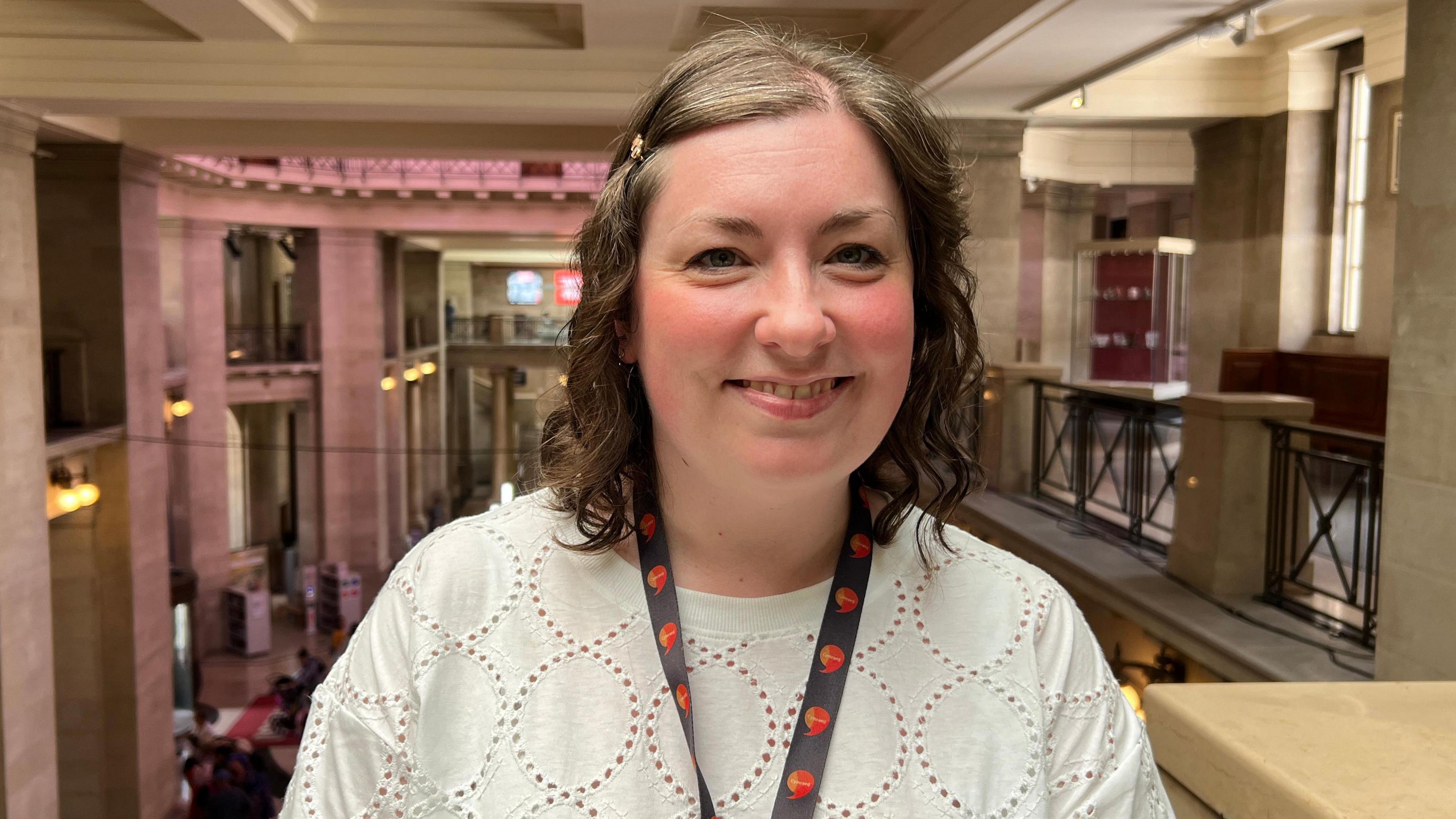 Manon Humphreys, Cydlynydd y Gymraeg gydag Amgueddfa Cymru
