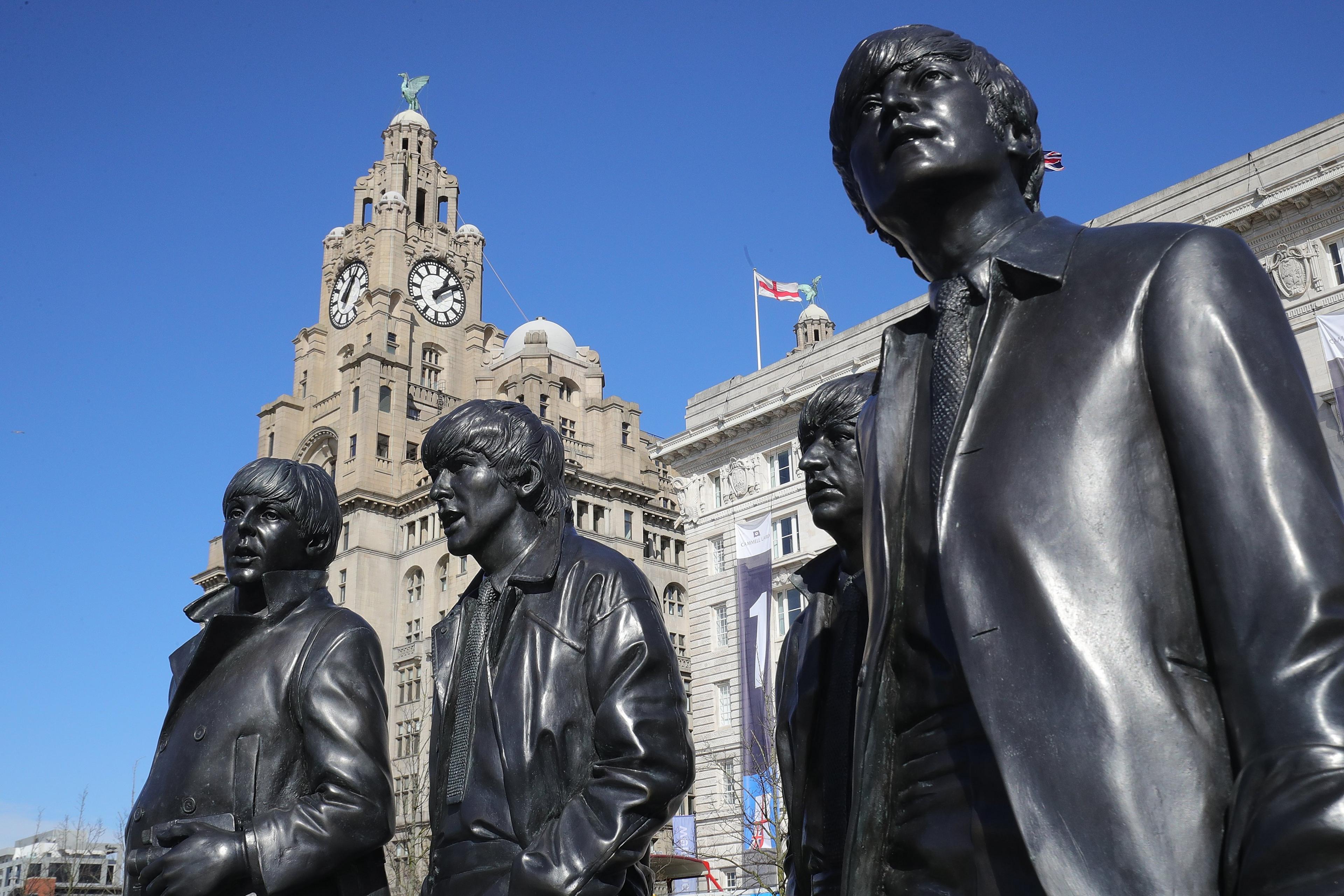 beatles-statue-liver-buliding-liverpool