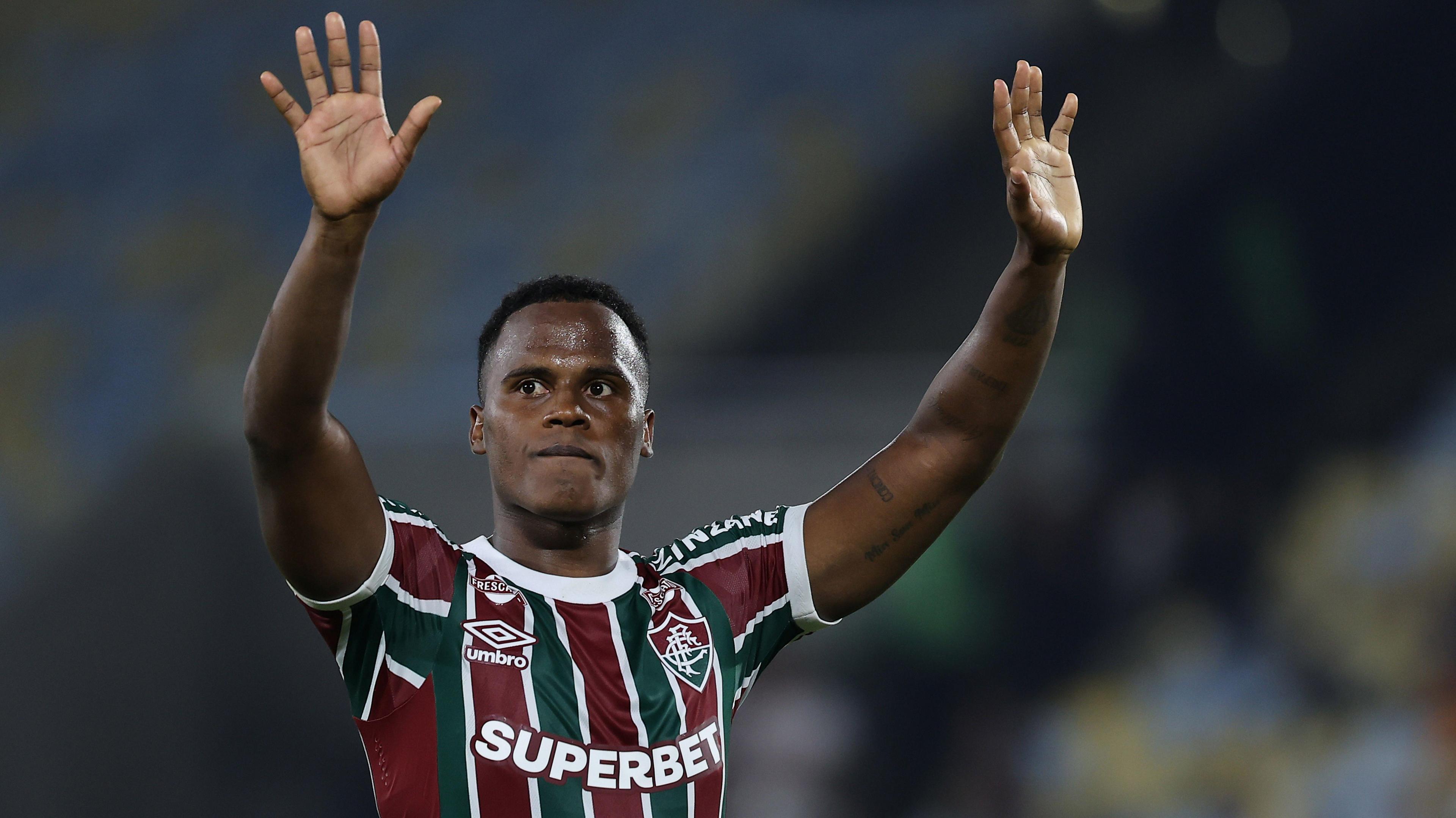 Jhon Arias playing for Fluminense