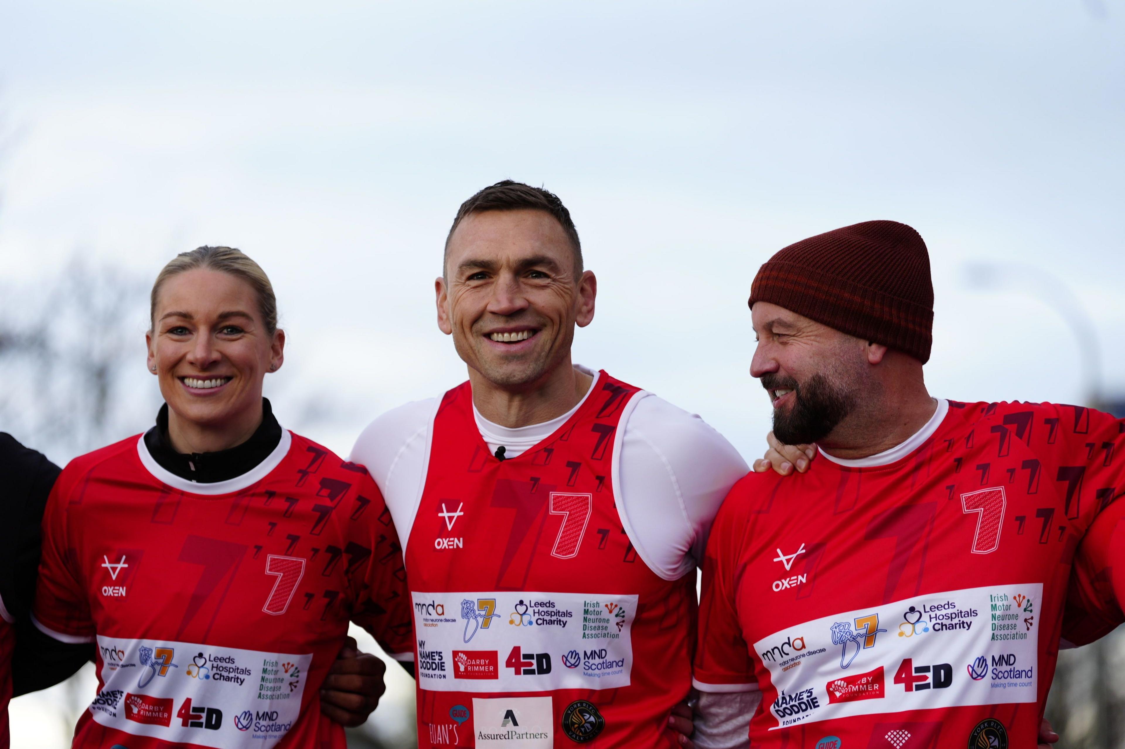 Kevin Sinfield (centre) with Liverpool FC player Gemma Bonner and a support runner