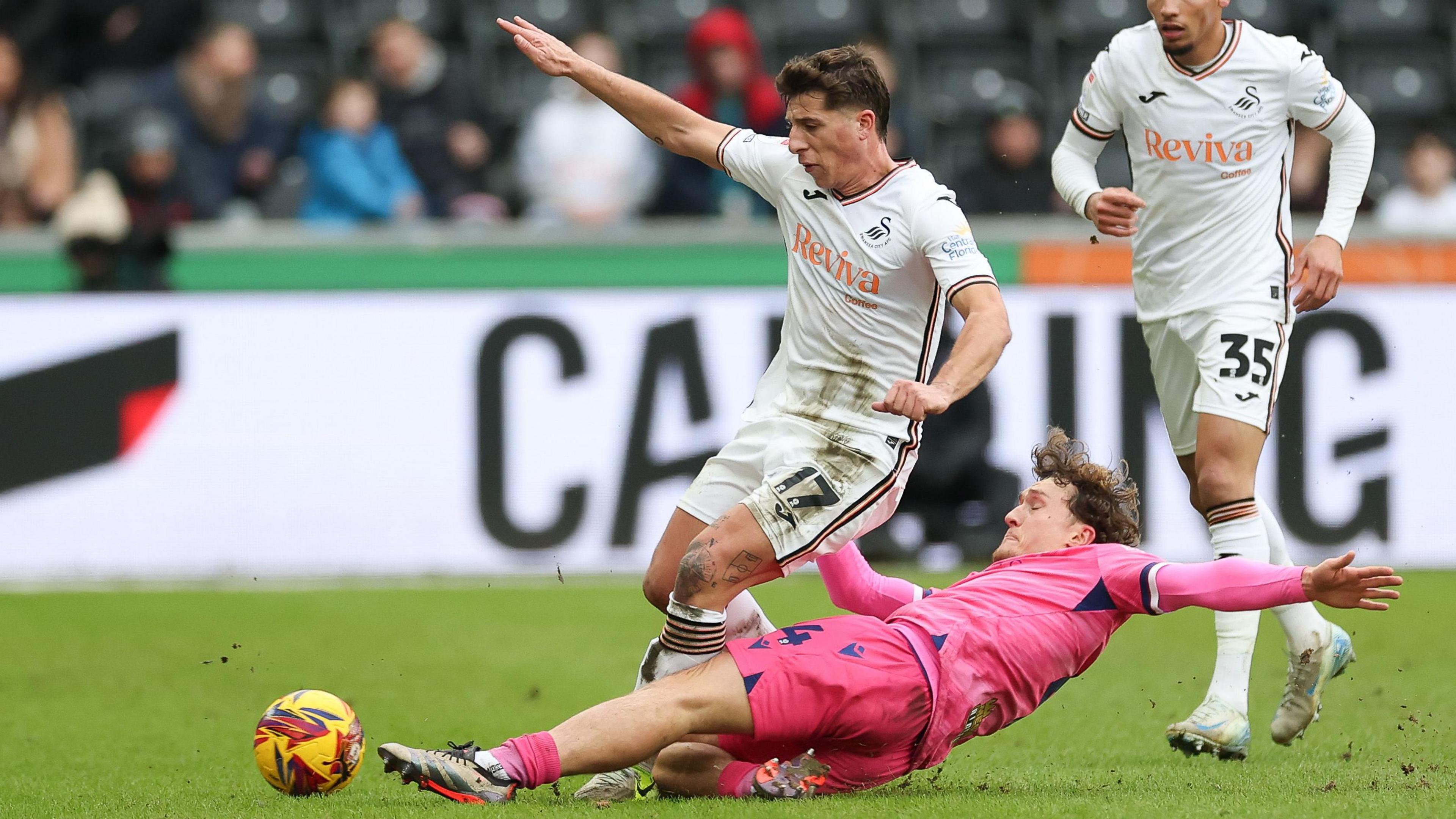 Swansea City: Luke Williams praises &lsquo;warrior&rsquo; Goncalo Franco - BBC 