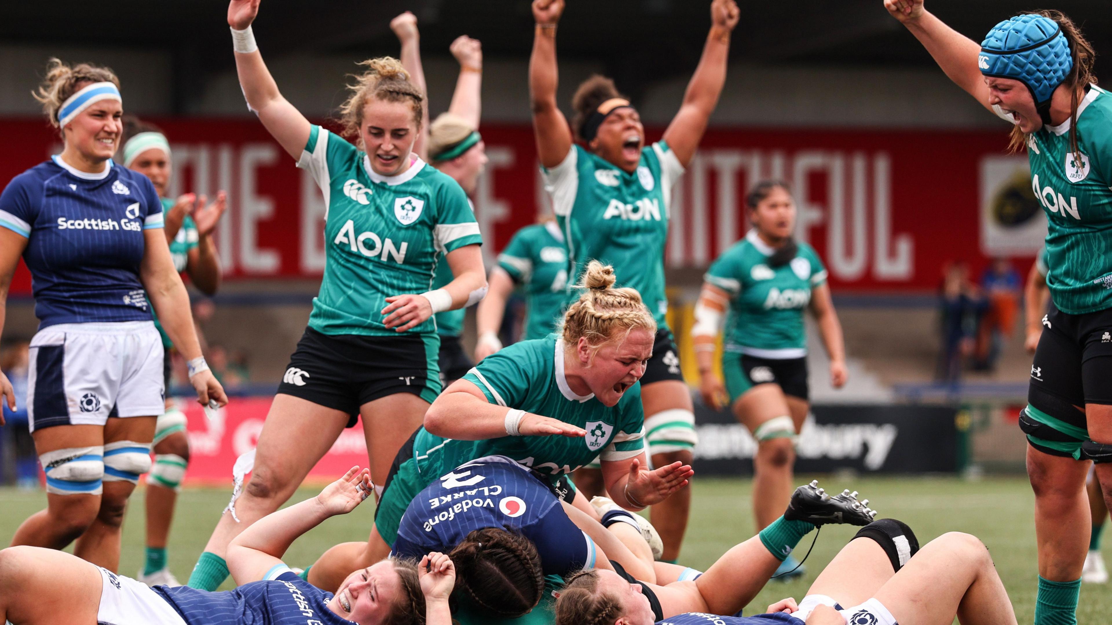 Cliodhna Moloney-MacDonald celebrates a try