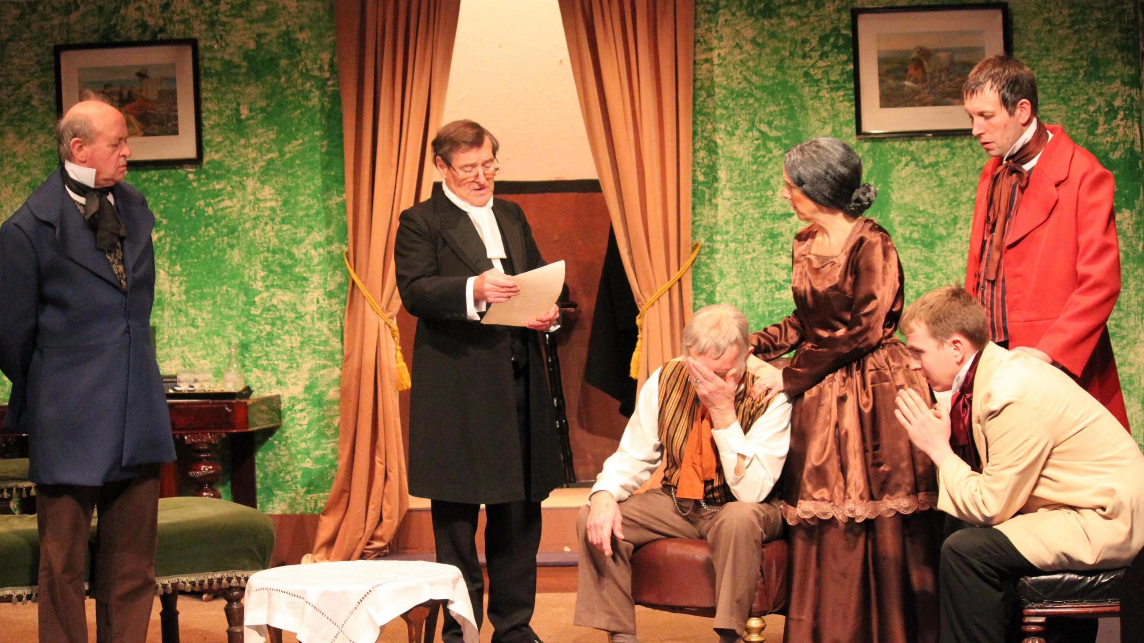 Y Meddyg Esgyrn oedd cynhyrchiad mawr y theatr yn 2011