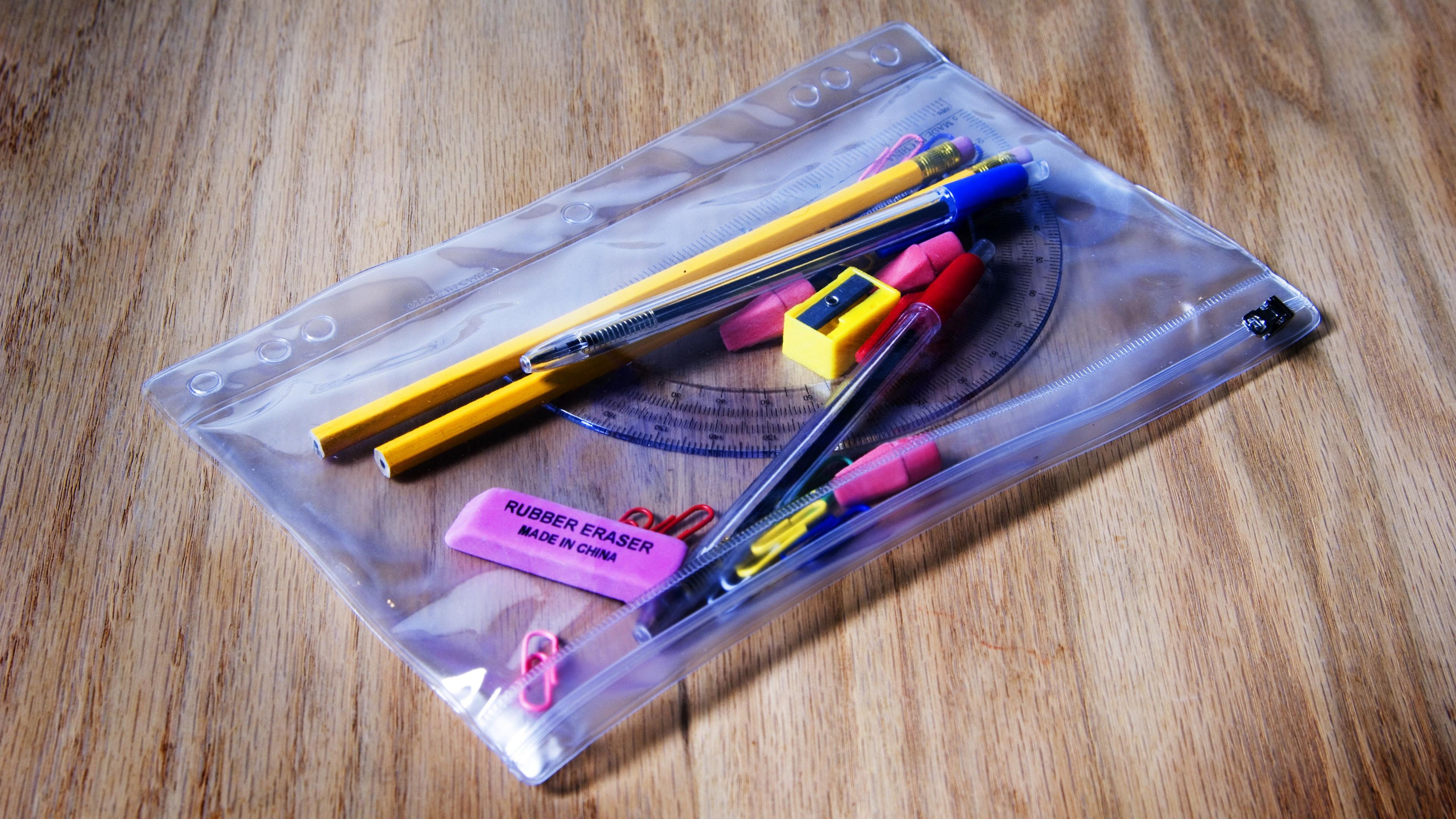 Cas pensil tryloyw