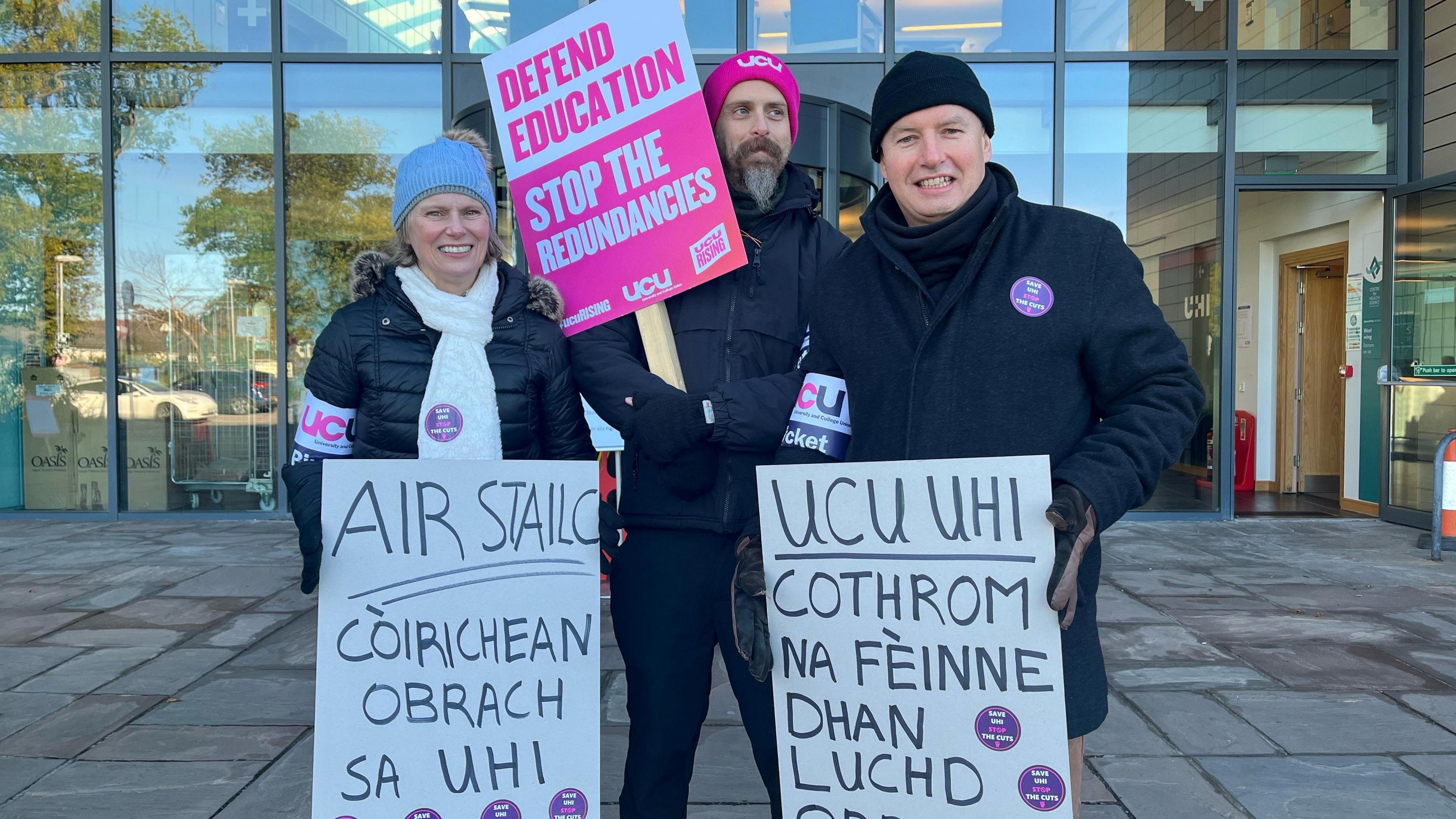 Luchd-obrach air stailc aig UHI