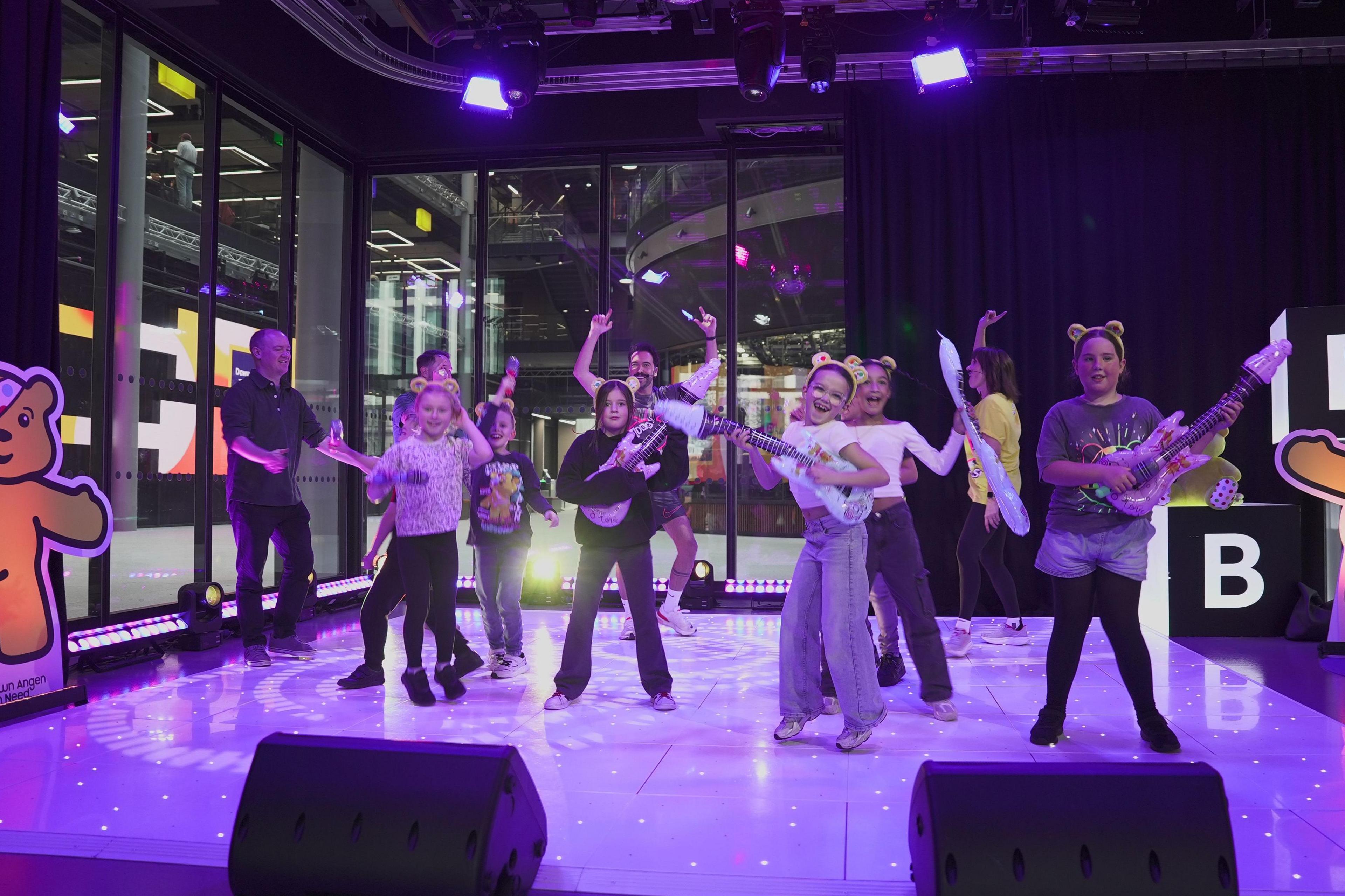 Ysgol Hamdryad, Caerdydd yn dawnsio